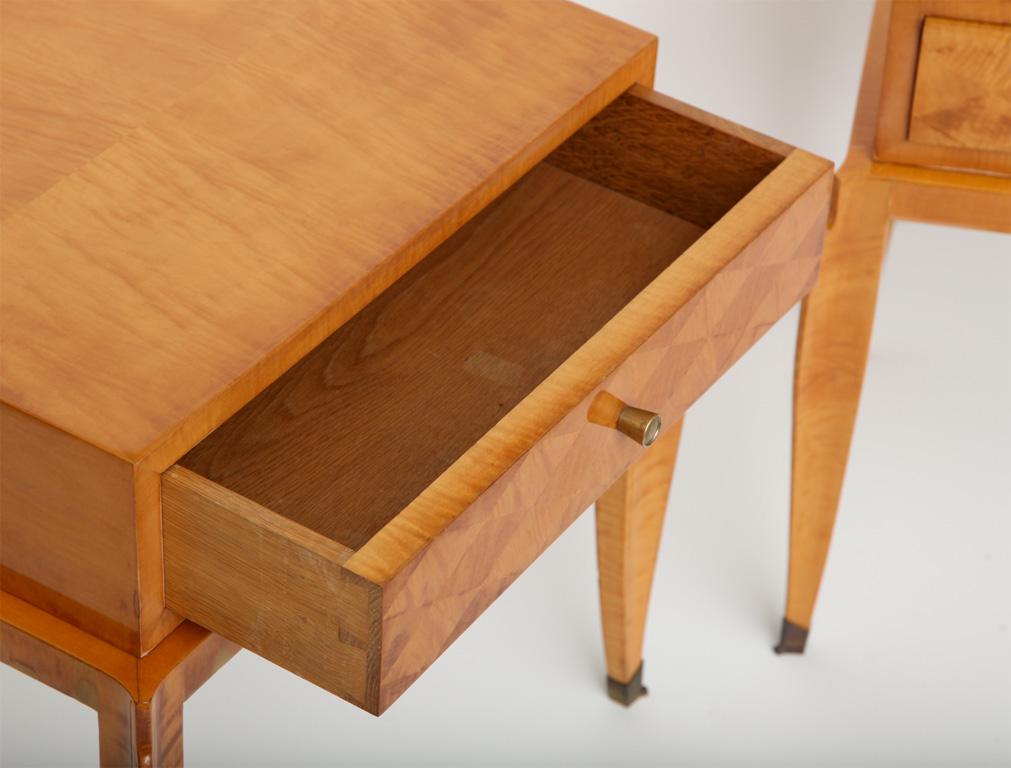 Pair of Art Deco side tables in the manner of Jean Pascaud. Blond mahogany, oak marquetry, bronze sabots, France, circa 1950.