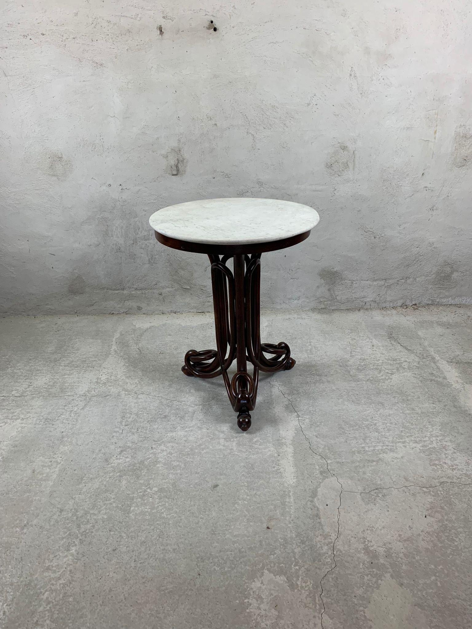European In the manner of J&J Kohn, bentwood and marble side table.  For Sale