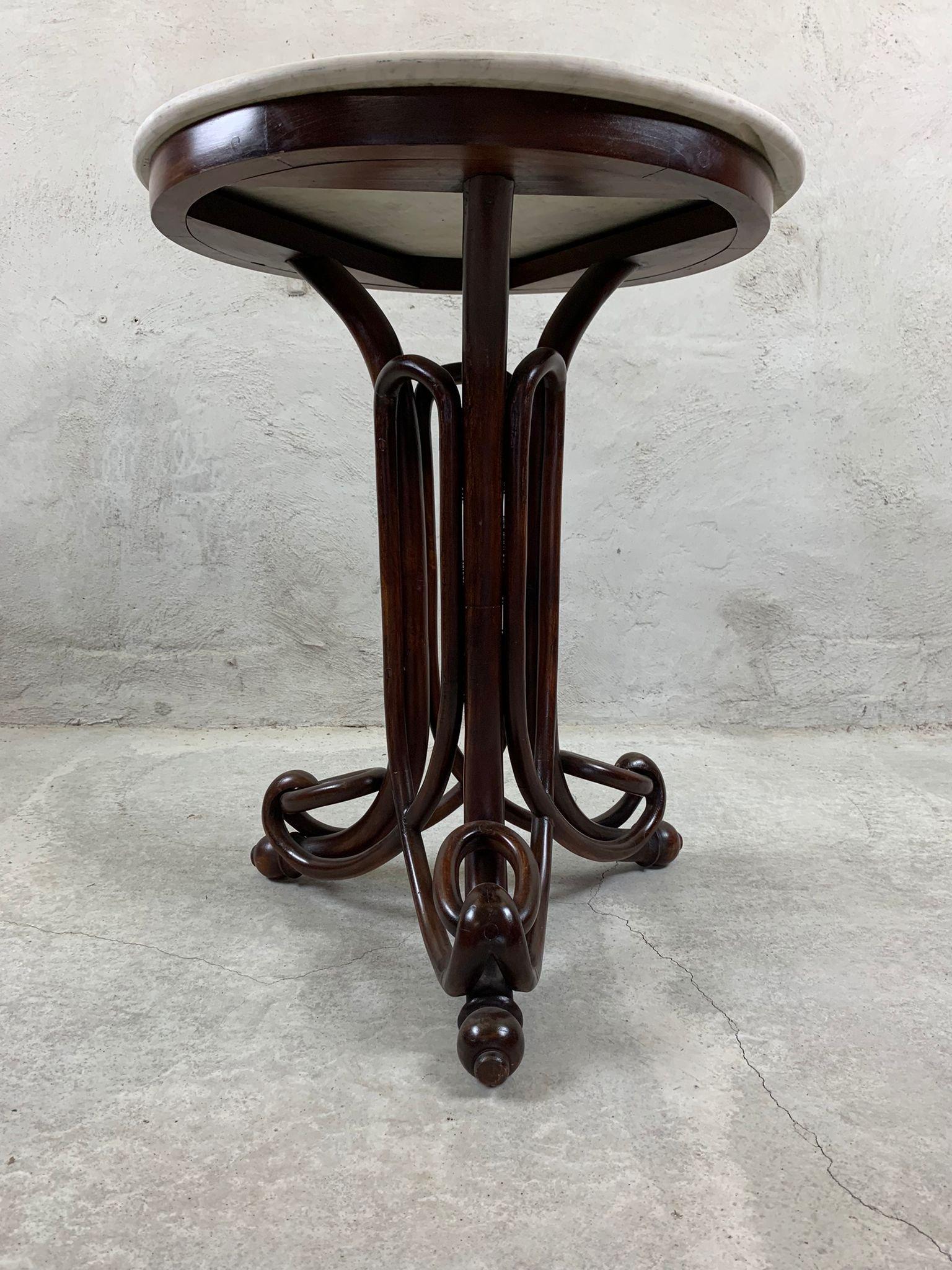 Late 20th Century In the manner of J&J Kohn, bentwood and marble side table.  For Sale