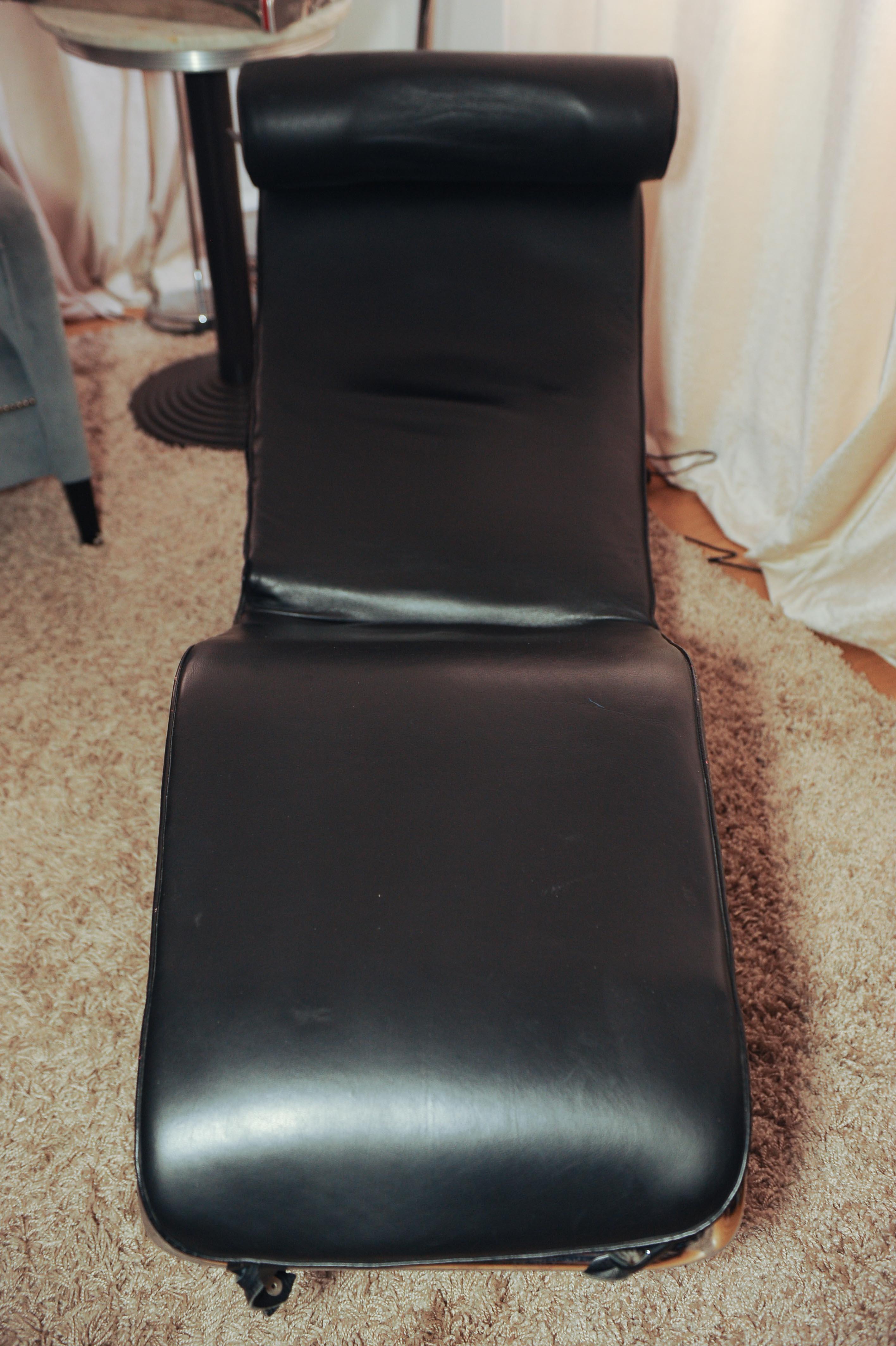 Art Deco In the Manner of Le Corbusier LC4 Chaise Lounges by Le Corbusier Pierre Jeannere For Sale