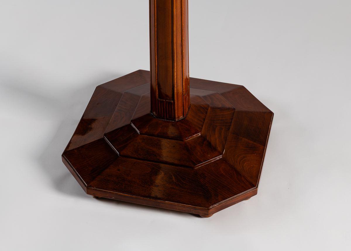 This elegant early Art Deco floor lamp stands on a subtly tiered octagonal base, its fluted stem carved with a floral band at its midway point. 