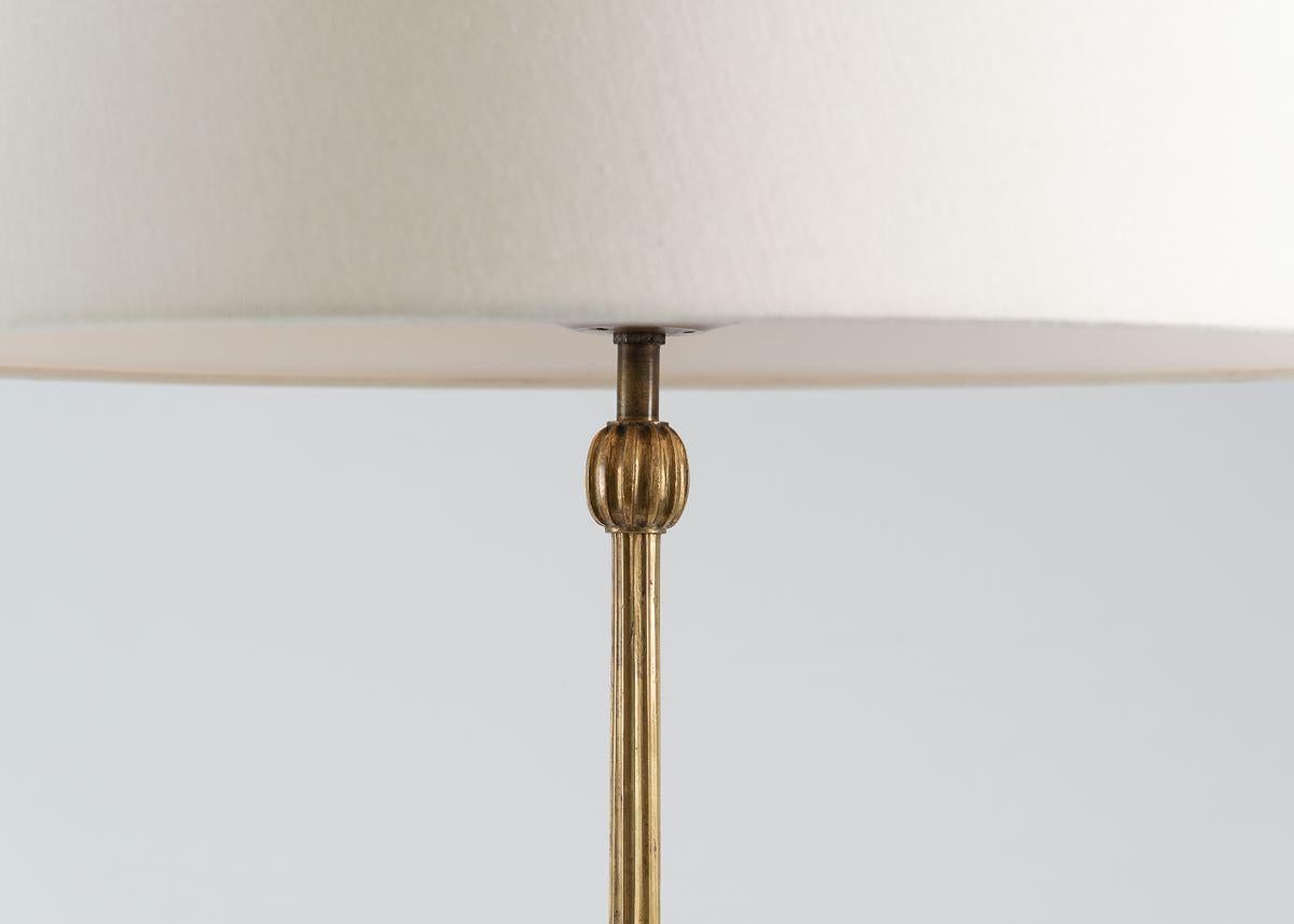 Art déco Paire de lampadaires en bronze doré à la manière de Ruhlmann, France, vers 1935 en vente