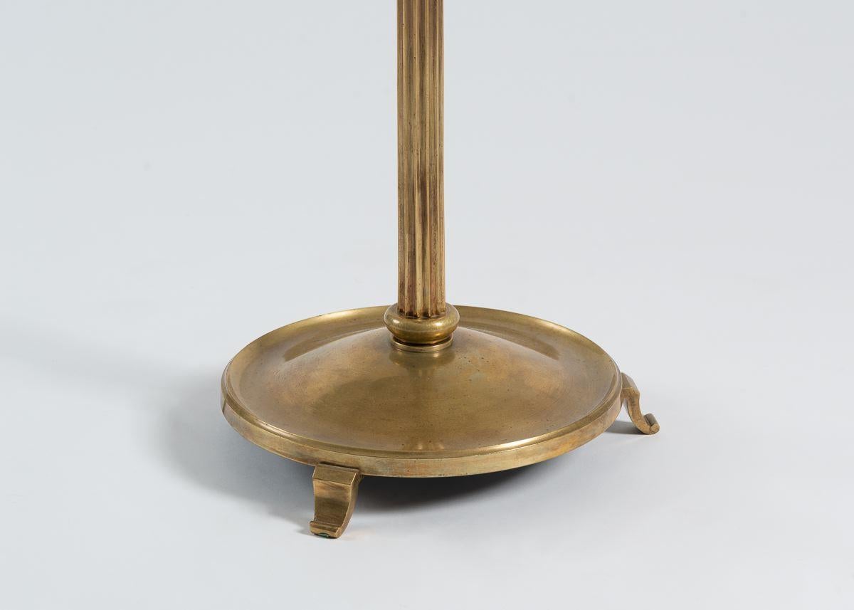 Français Paire de lampadaires en bronze doré à la manière de Ruhlmann, France, vers 1935 en vente