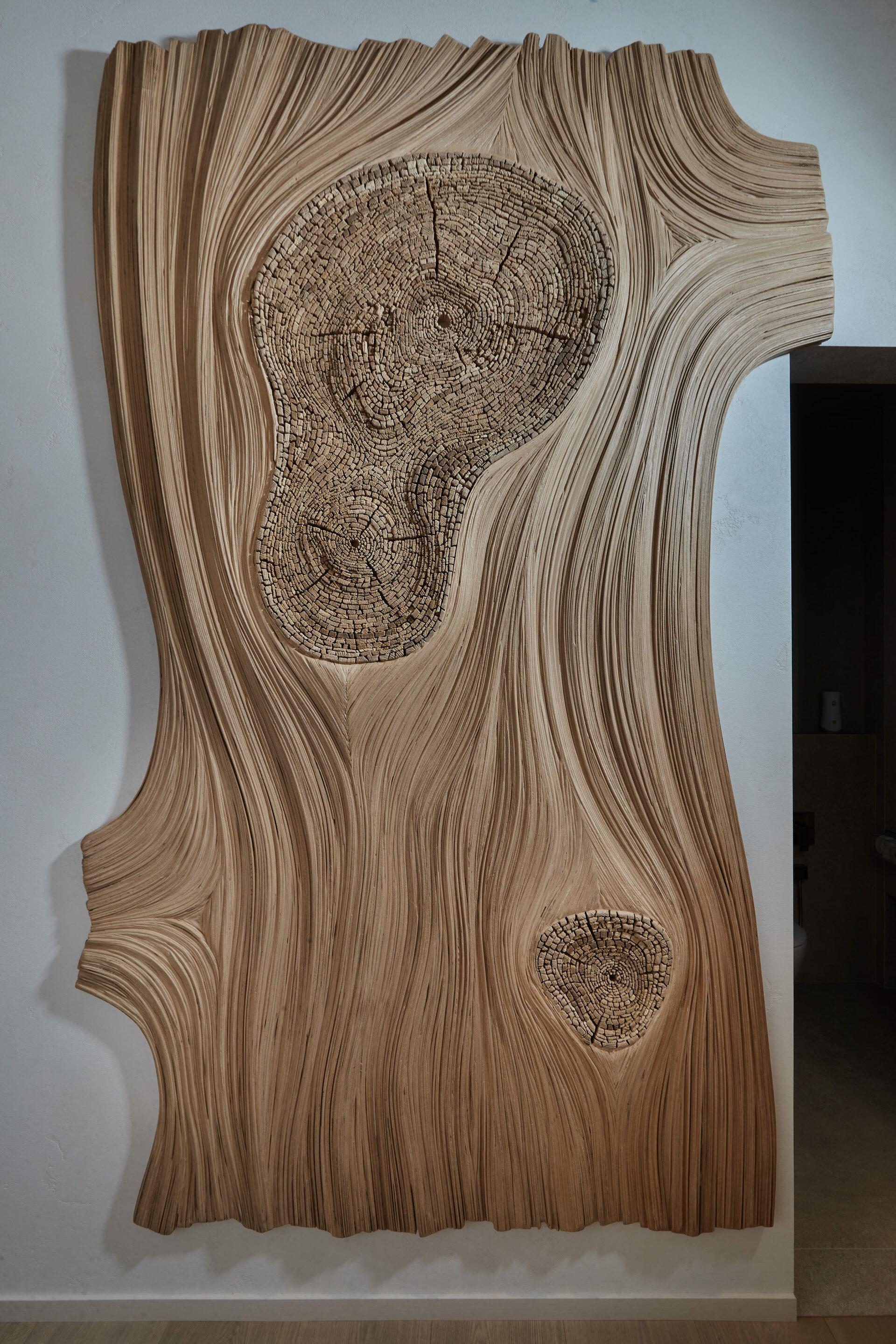 In The Stream Of The Tree 2 Wandschmuck von TOR-Design
Abmessungen: B 140 x H 255 cm.
MATERIALIEN: Eichen- und Birkensperrholz.

Unser Familienunternehmen, Tor Design, wurde 1990 von Dmitrii Solodchenko gegründet. Von Anfang an begaben wir uns auf