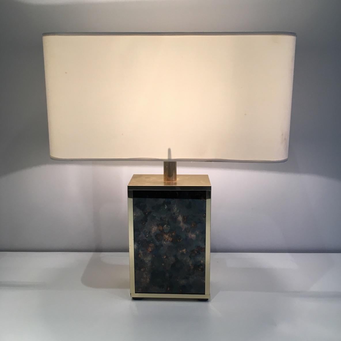 This table lamp is made of foxed glasses and gild metal. This is a nice design, in the style of famous Italian designer Aldo Tura, circa 1970.