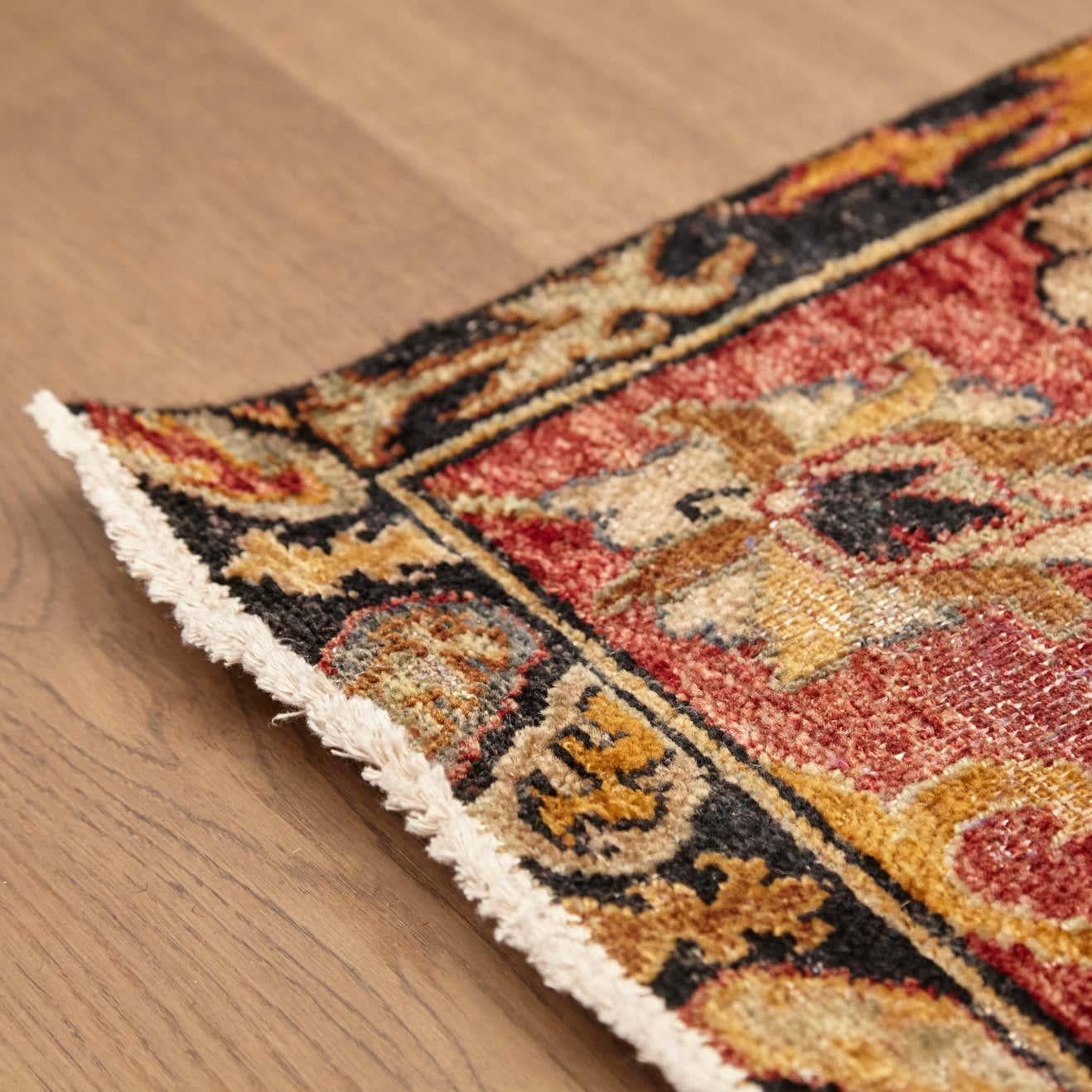 In the style of Bidjar old rug from India made in 2013

Persian hand knotted wool stonewashed
Measures: 268 x 378 cm.
   