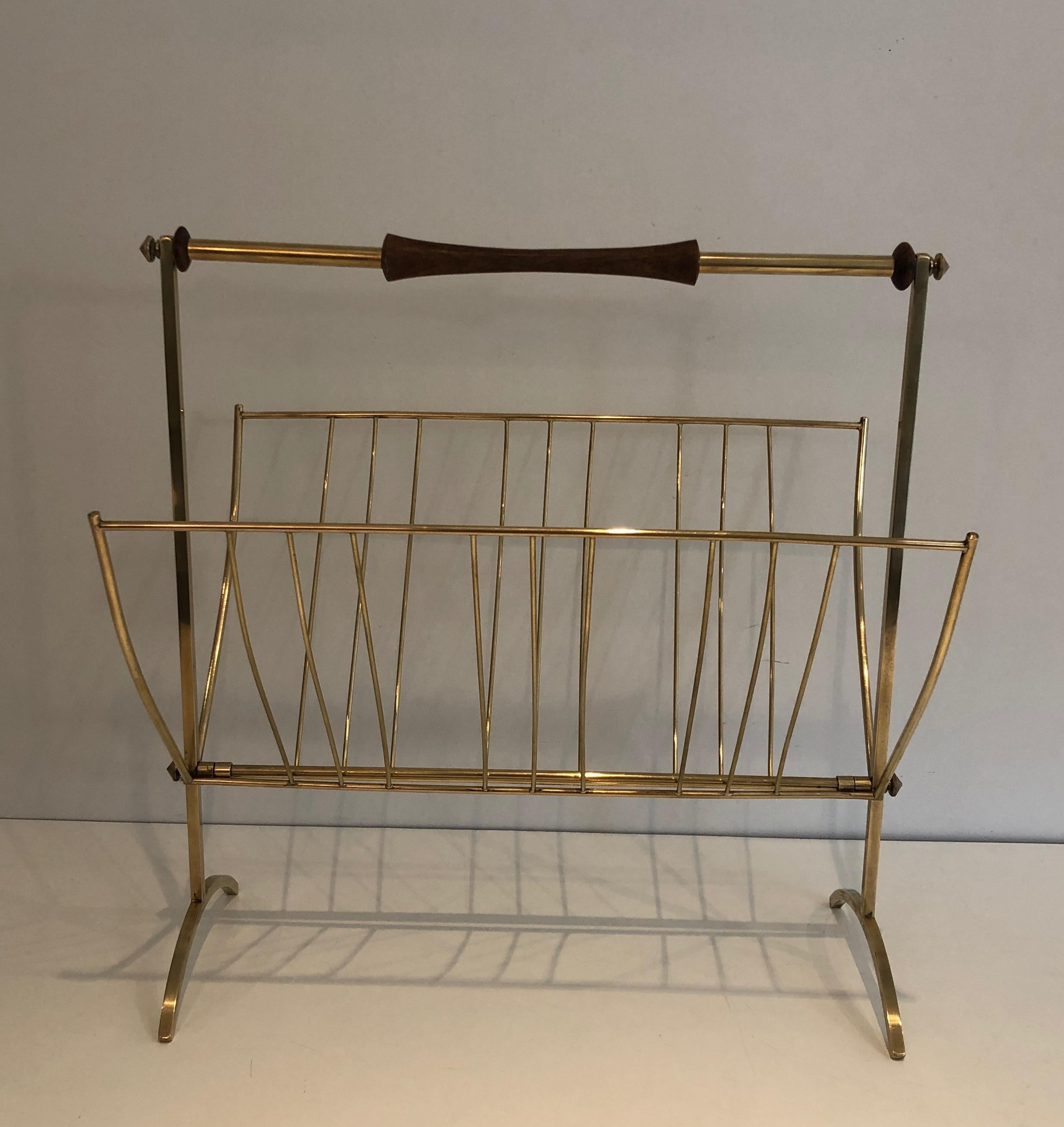 This nice folding magazine rack is made of brass and wood. This is a work in the style of famous Italian designer Cesare Lacca. Circa 1960.
 