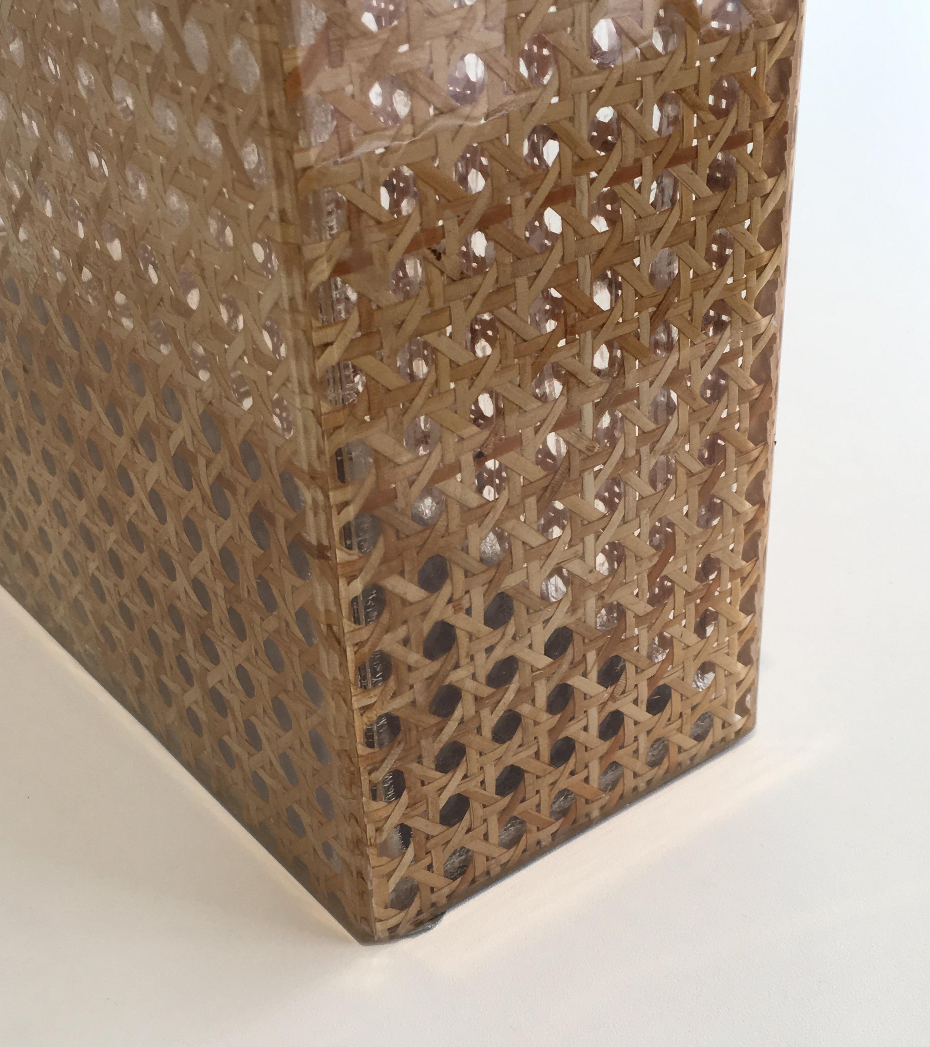 Nello stile di Christian Dior, in lucite, ottone e pietre incrostate in vendita 11