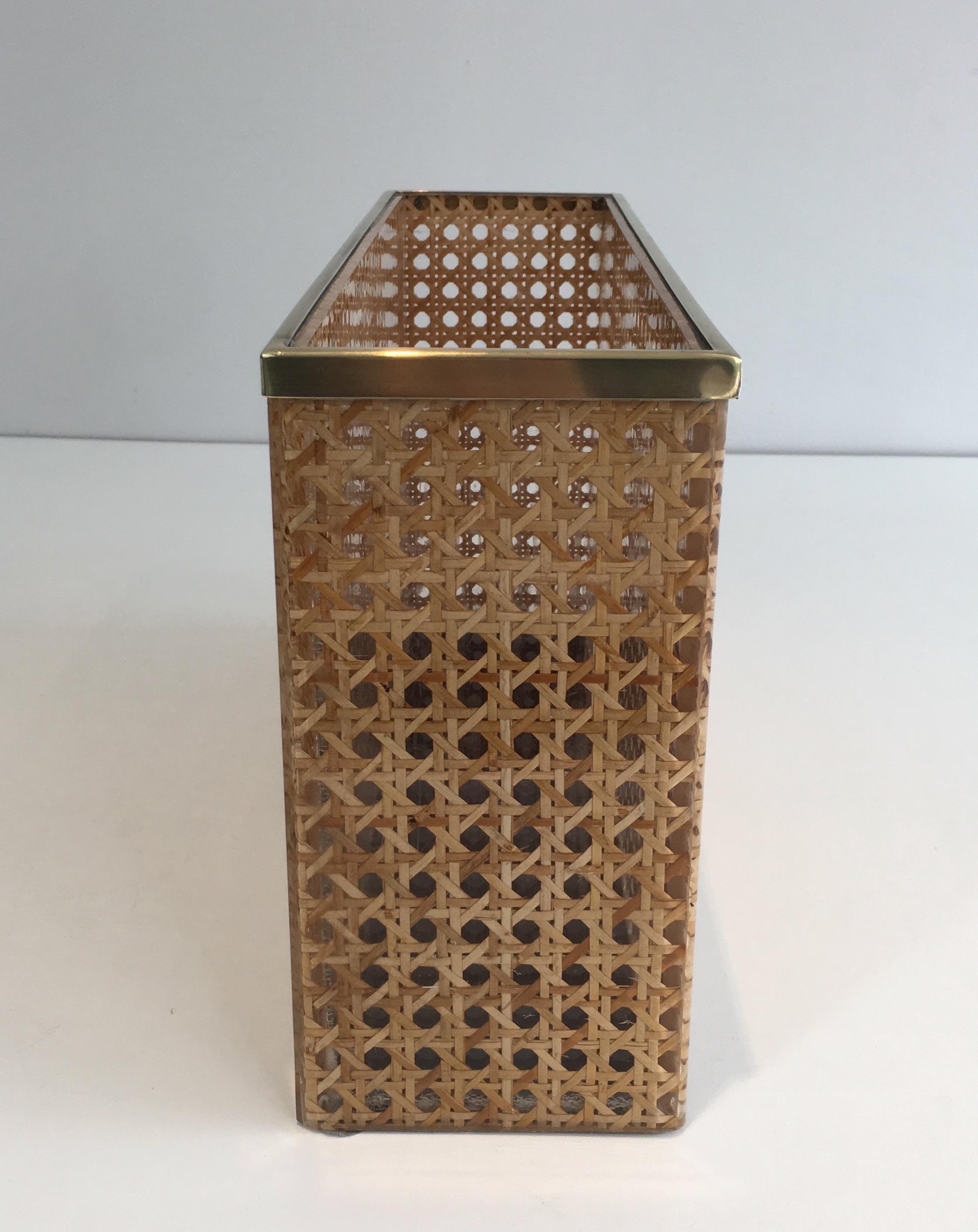 Nello stile di Christian Dior, in lucite, ottone e pietre incrostate In condizioni buone in vendita a Marcq-en-Barœul, Hauts-de-France