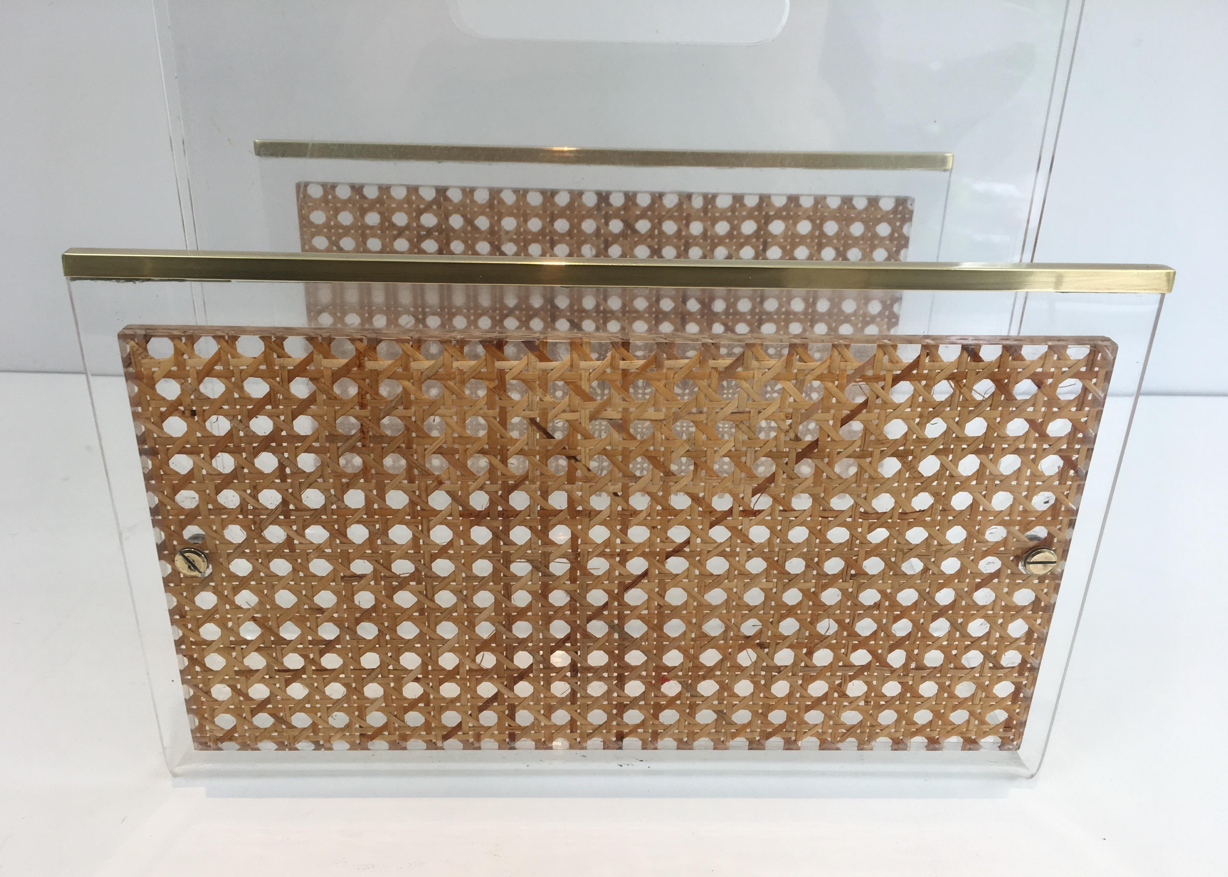 Dans le style de Christian Dior:: paire de cannes en Lucite:: laiton et incrustations en vente 4