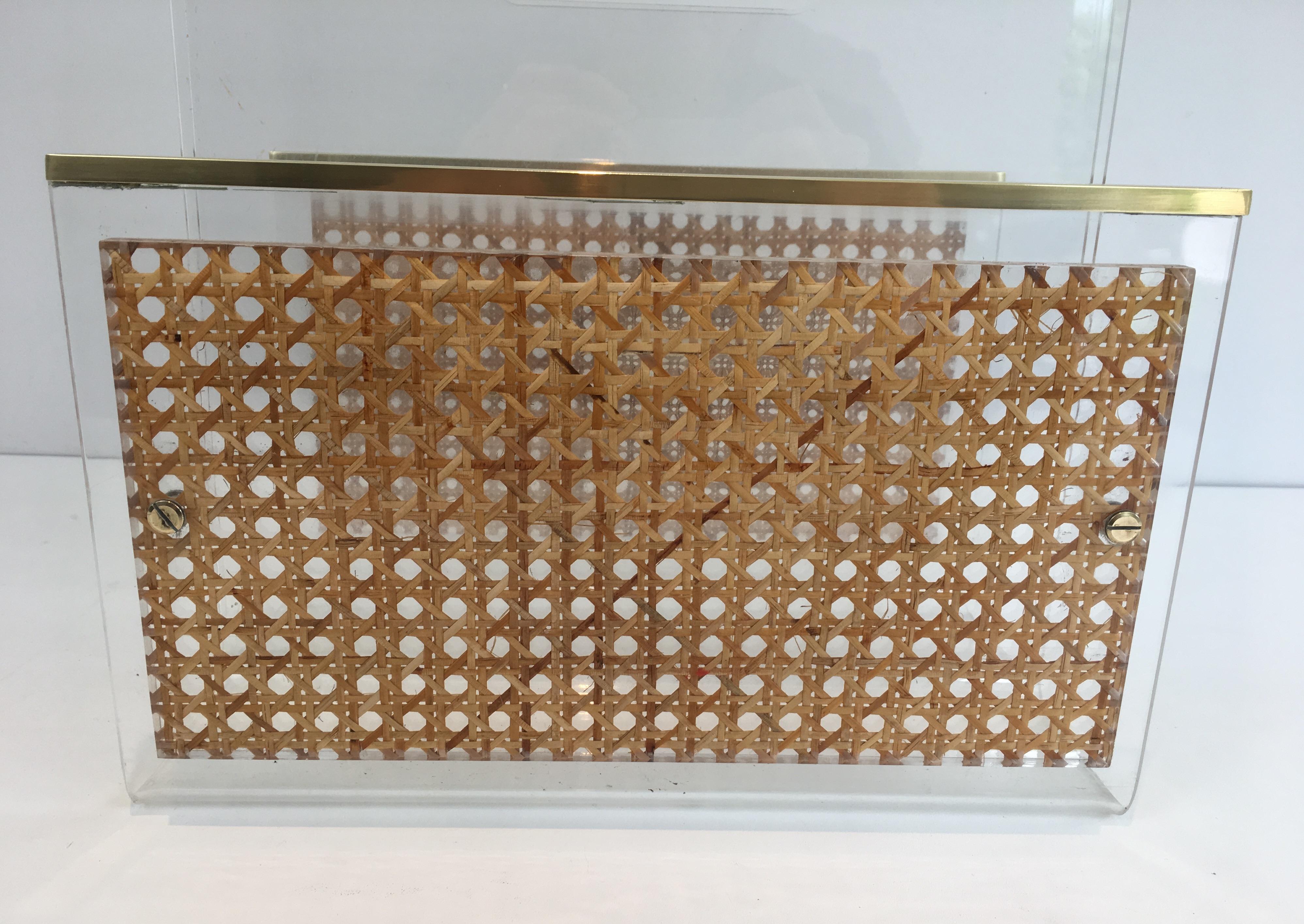 Dans le style de Christian Dior:: paire de cannes en Lucite:: laiton et incrustations en vente 5