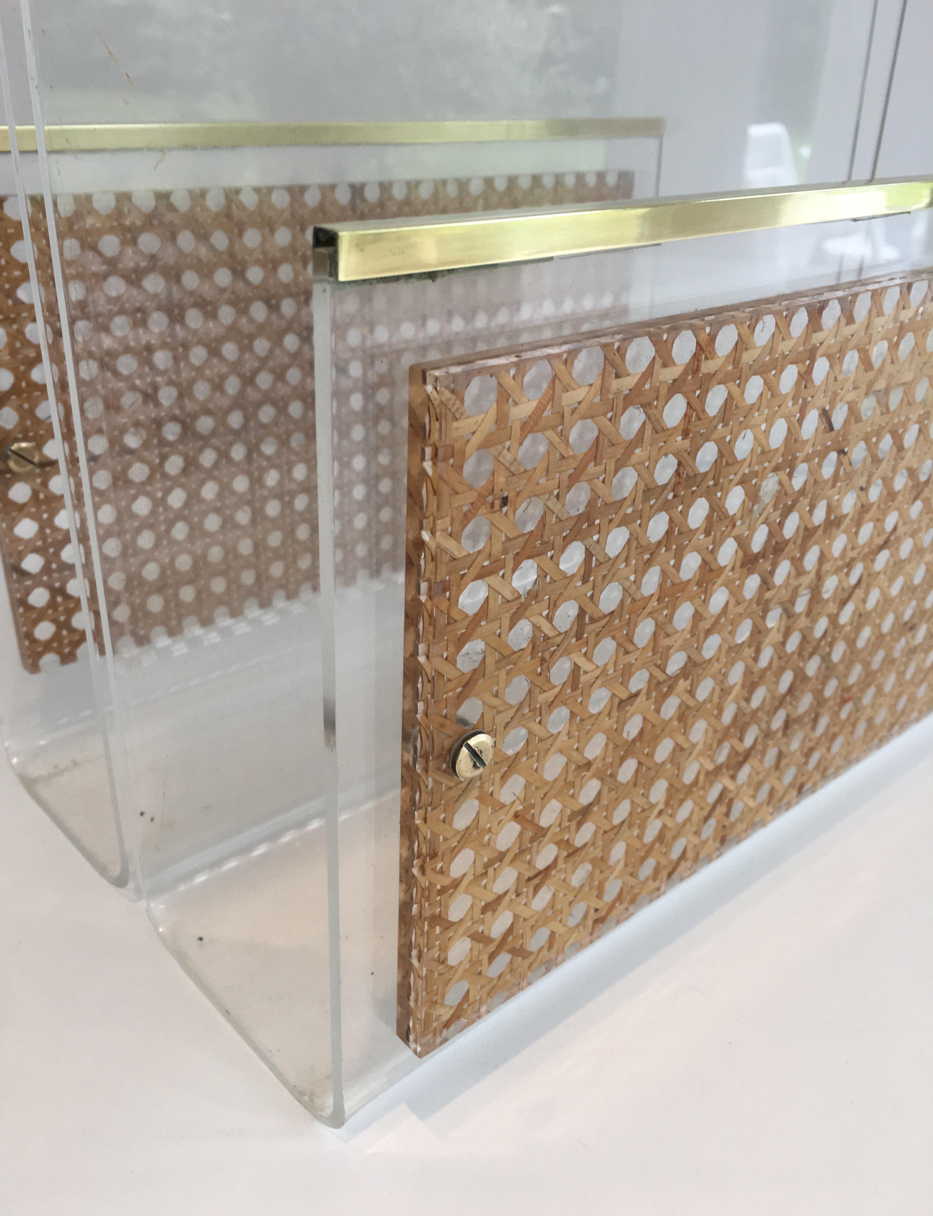 Dans le style de Christian Dior:: paire de cannes en Lucite:: laiton et incrustations en vente 7