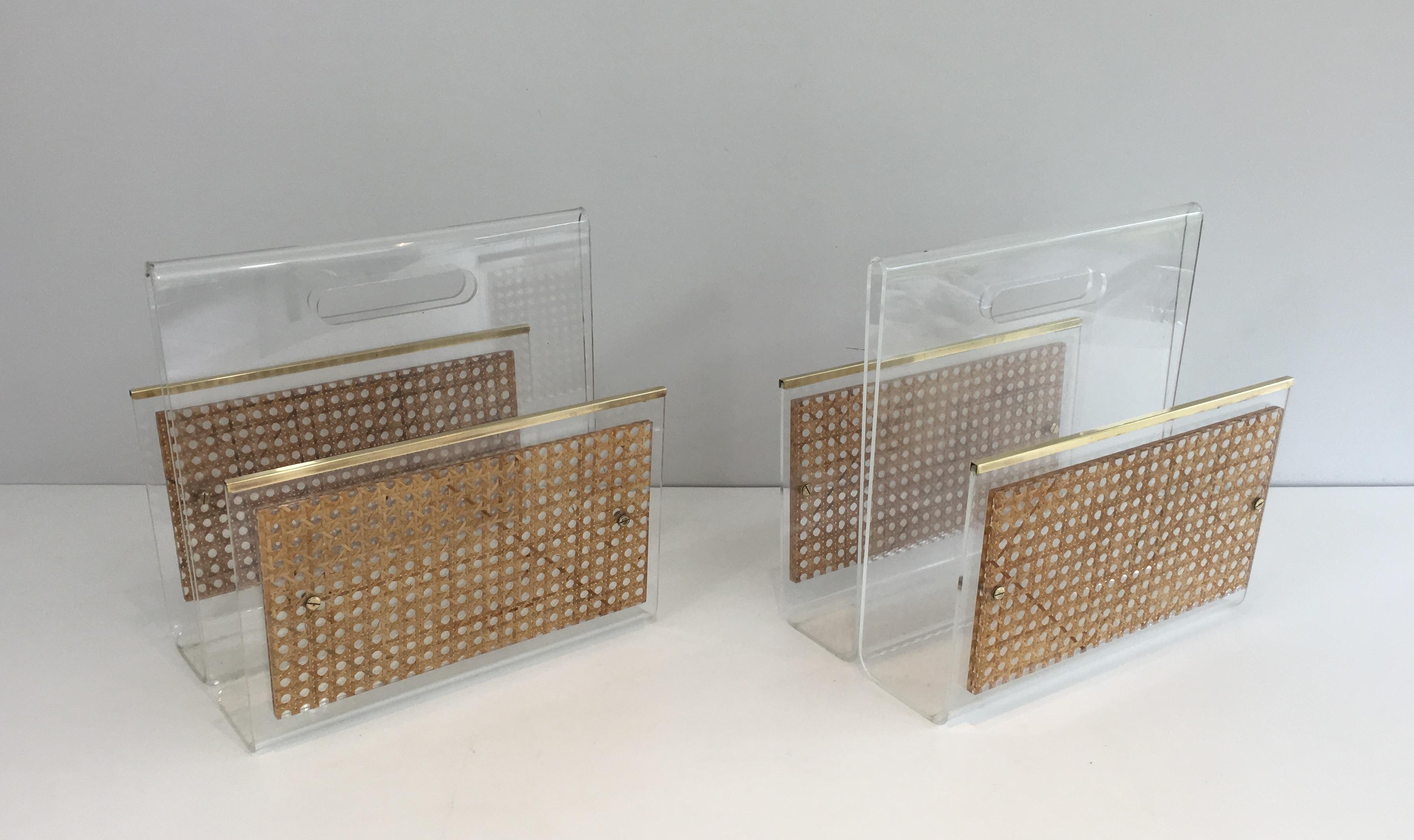 Dans le style de Christian Dior:: paire de cannes en Lucite:: laiton et incrustations en vente 12