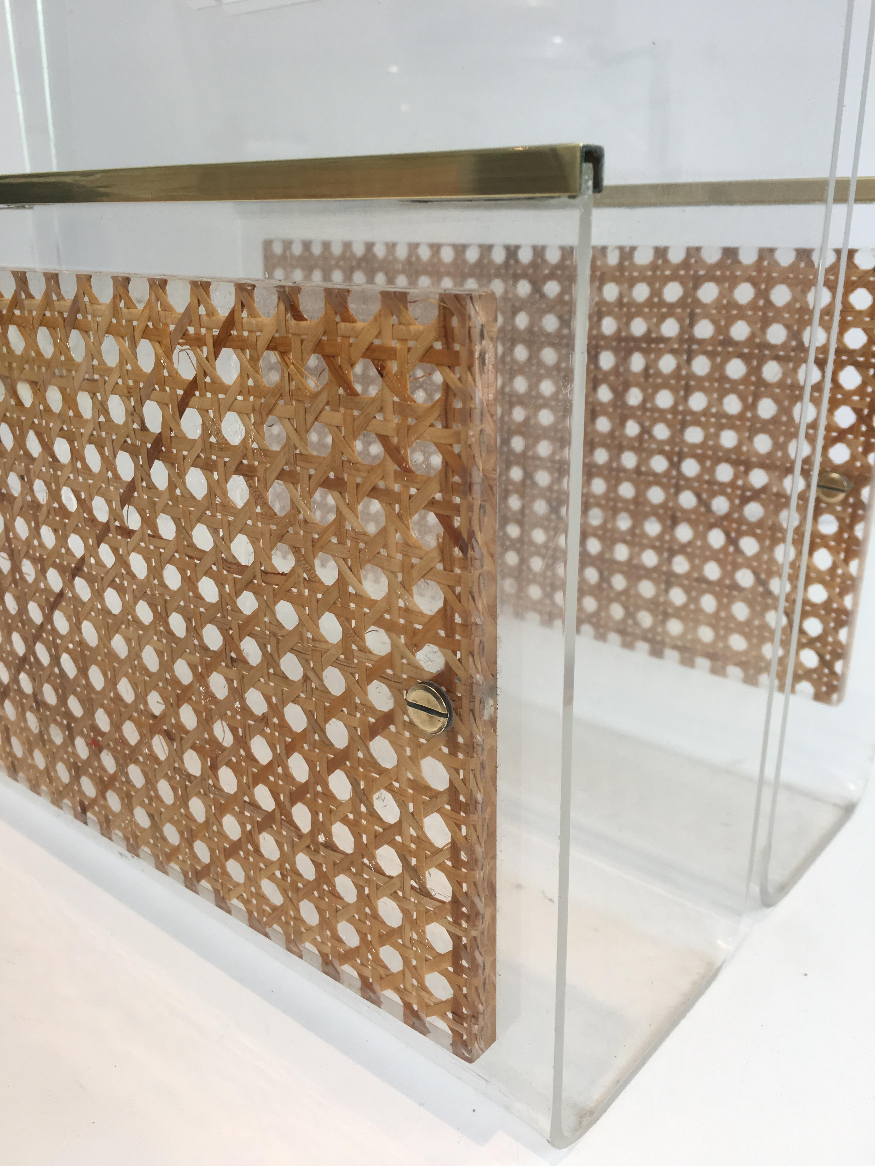 Laiton Dans le style de Christian Dior:: paire de cannes en Lucite:: laiton et incrustations en vente