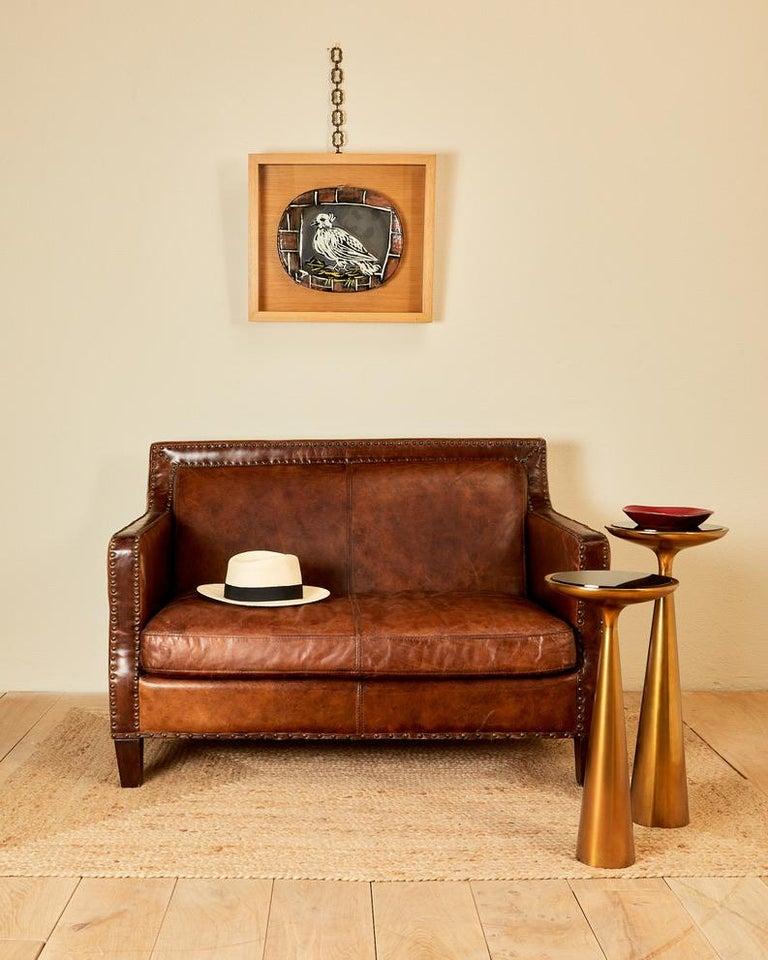 Dans le style de Jean Michel Michele, 
canapé en cuir, 
circa 1930, France.
Hauteur 80 cm, profondeur 80 cm, largeur 115 cm.