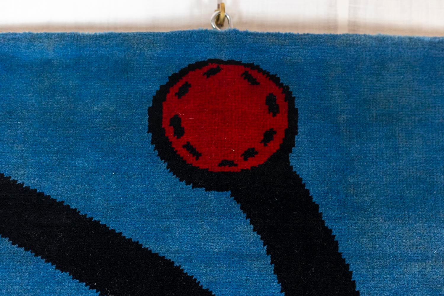 Dans le style de Joan Miró.

Tapis, ou tapisserie, en 100% laine mérinos, réalisé à la main avec des teintures naturelles.

Travail contemporain.

Dimensions : H 200 x L 150 cm.