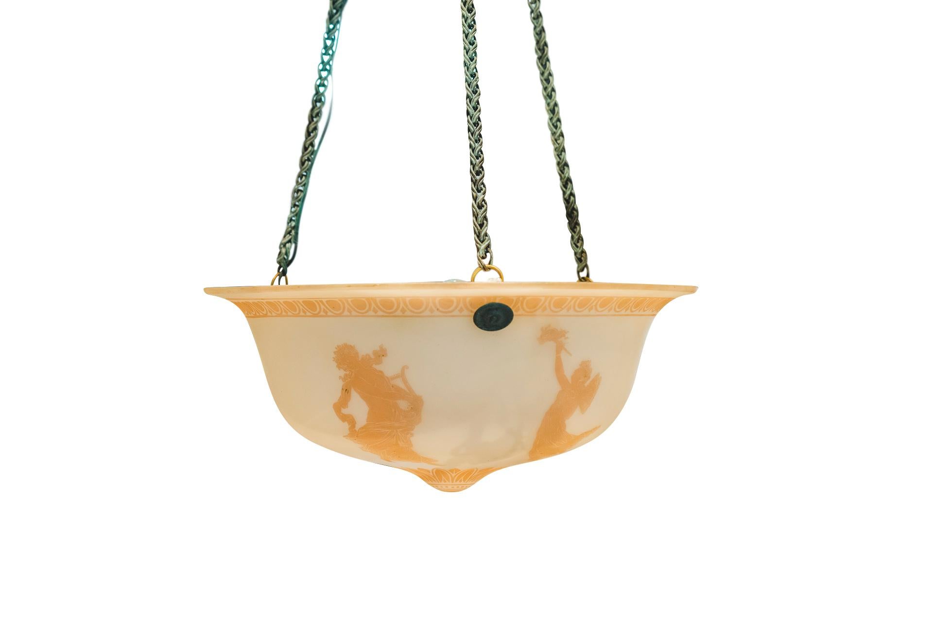 In the style of Kérylos, Neoclassical suspension, 
Composed of a multi-layered glass basin with acid-free decoration of antique muses and bronze,
circa 1930, France. 

Measures: Height 100 cm, length 40,5 cm, depth 40,5 cm.
 