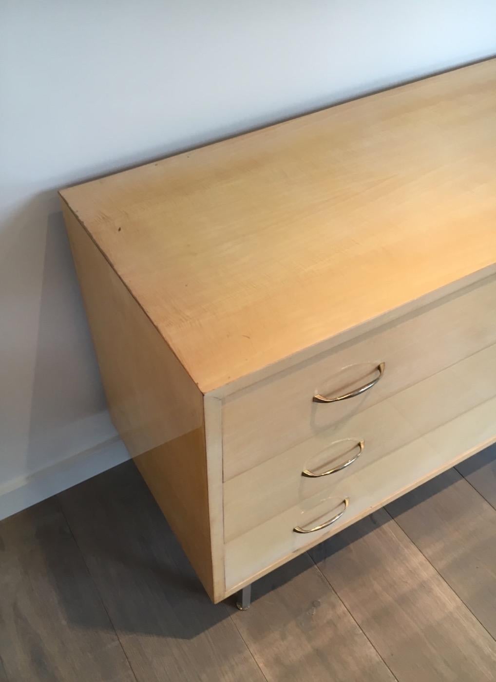 Elegant Egg Shell Lacquered Commode with Brushed Steel Feet In the Styl of Knoll For Sale 9