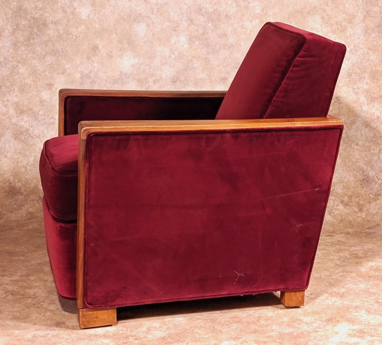 In the style of Louis Sognot pair of Modernist club chairs In Good Condition For Sale In Philadelphia, PA