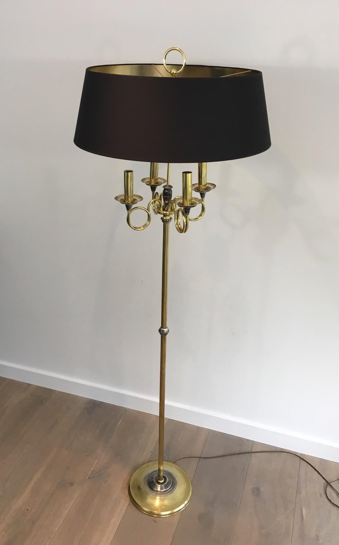 Neoklassizistische versilberte und messingfarbene Stehlampe im Stil von Maison Charles im Angebot 2