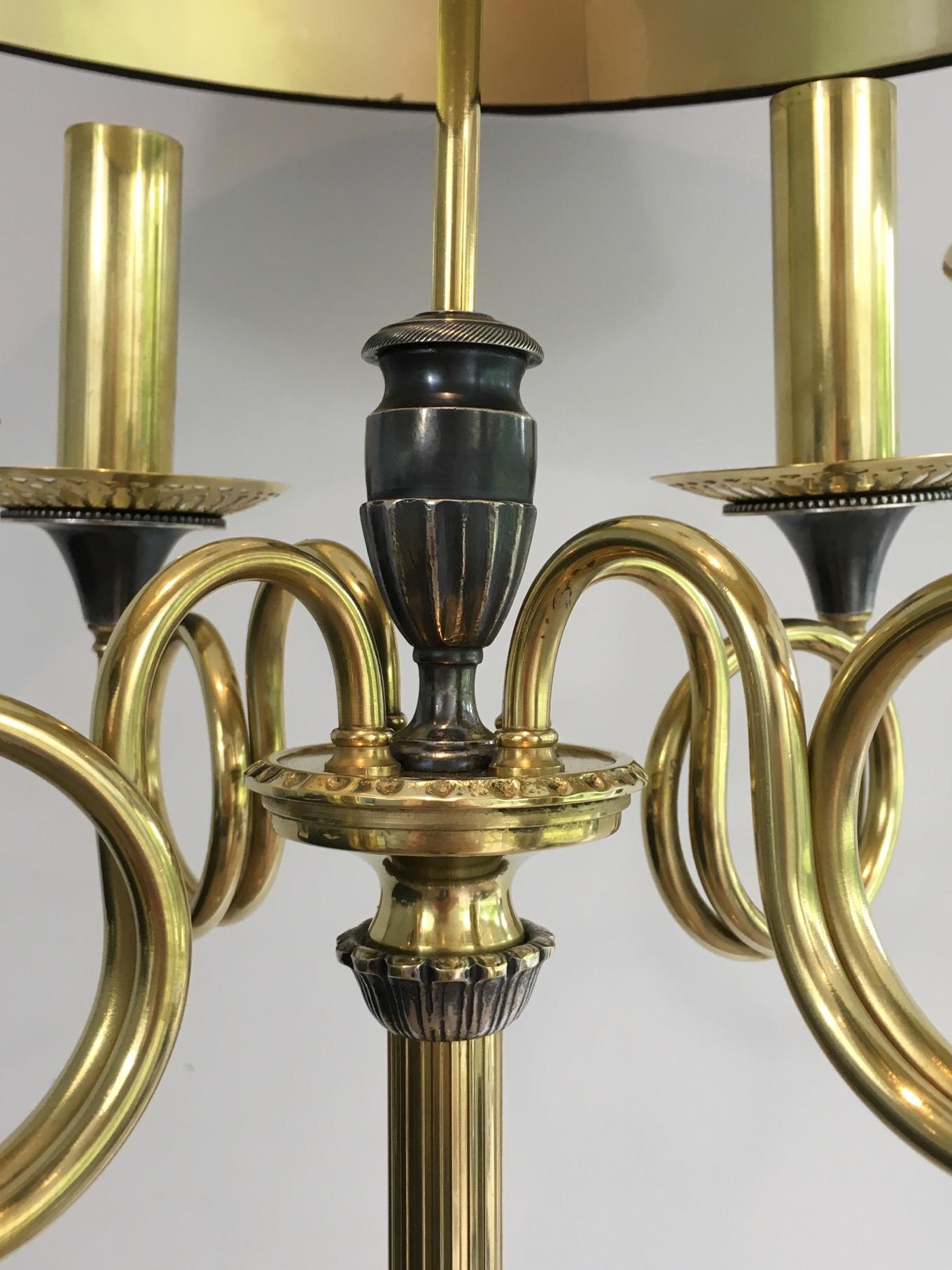 Neoklassizistische versilberte und messingfarbene Stehlampe im Stil von Maison Charles im Angebot 6