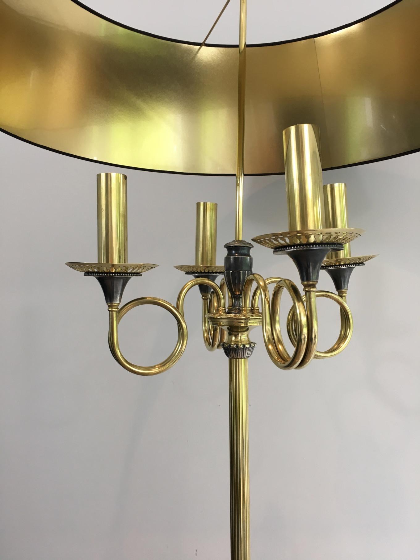 Neoklassizistische versilberte und messingfarbene Stehlampe im Stil von Maison Charles im Angebot 8