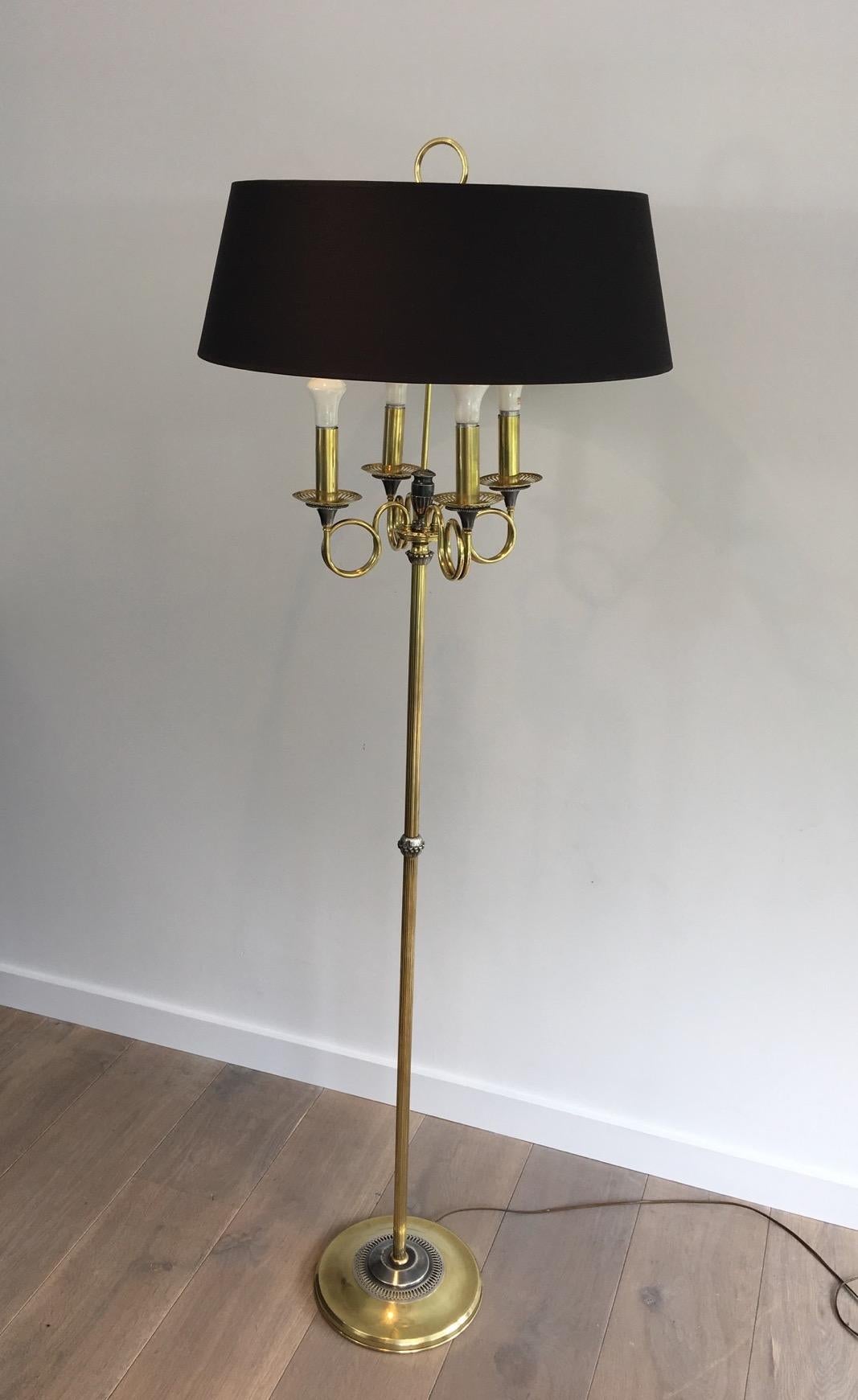Neoklassizistische versilberte und messingfarbene Stehlampe im Stil von Maison Charles im Angebot 11
