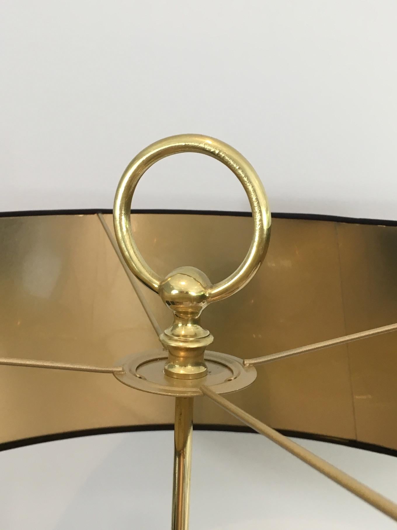 Neoklassizistische versilberte und messingfarbene Stehlampe im Stil von Maison Charles (Neoklassisch) im Angebot