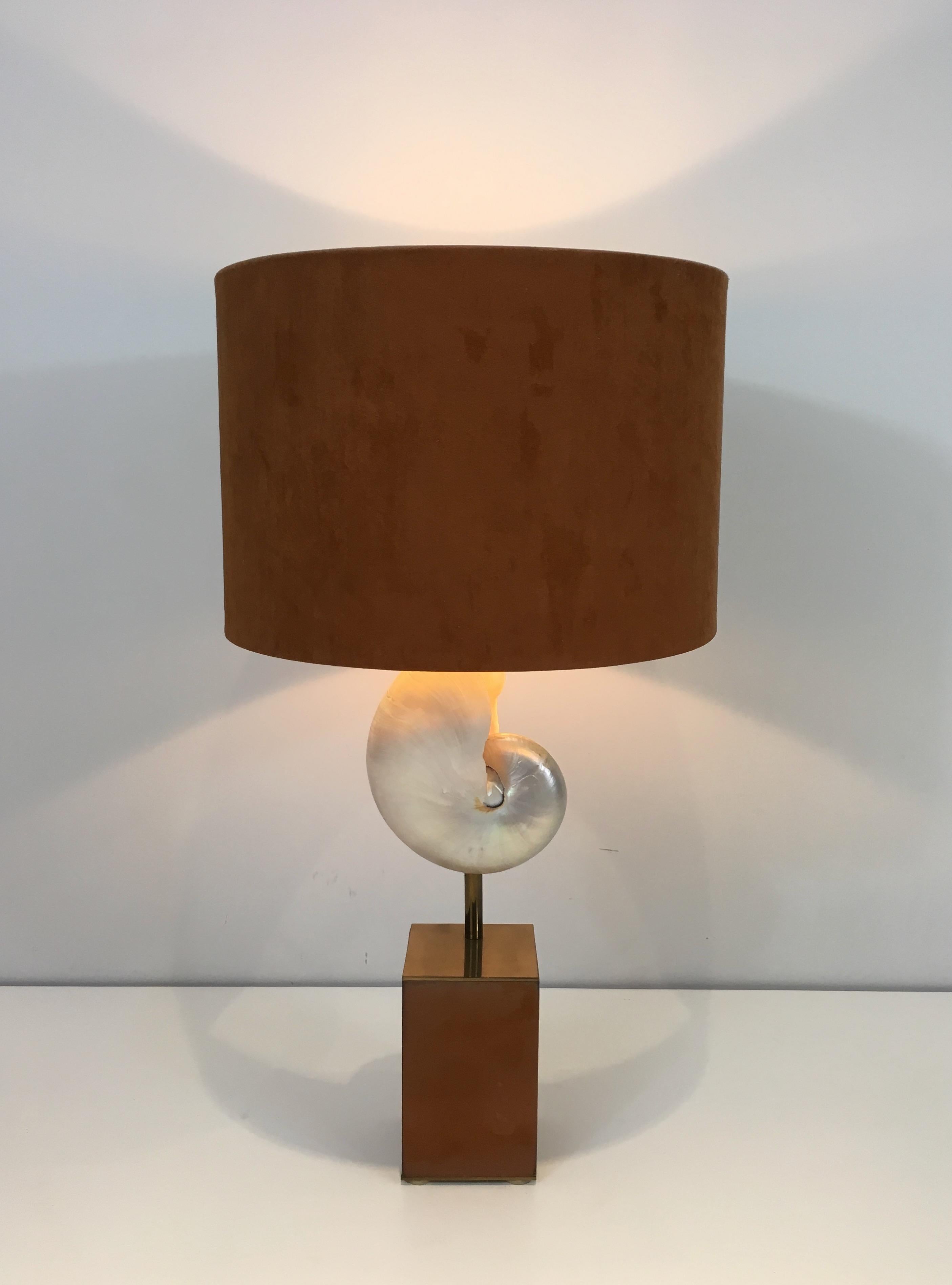 In the Style of Maison Jansen, Nautilus Shell Mounted into a Lamp (Neoklassisch)