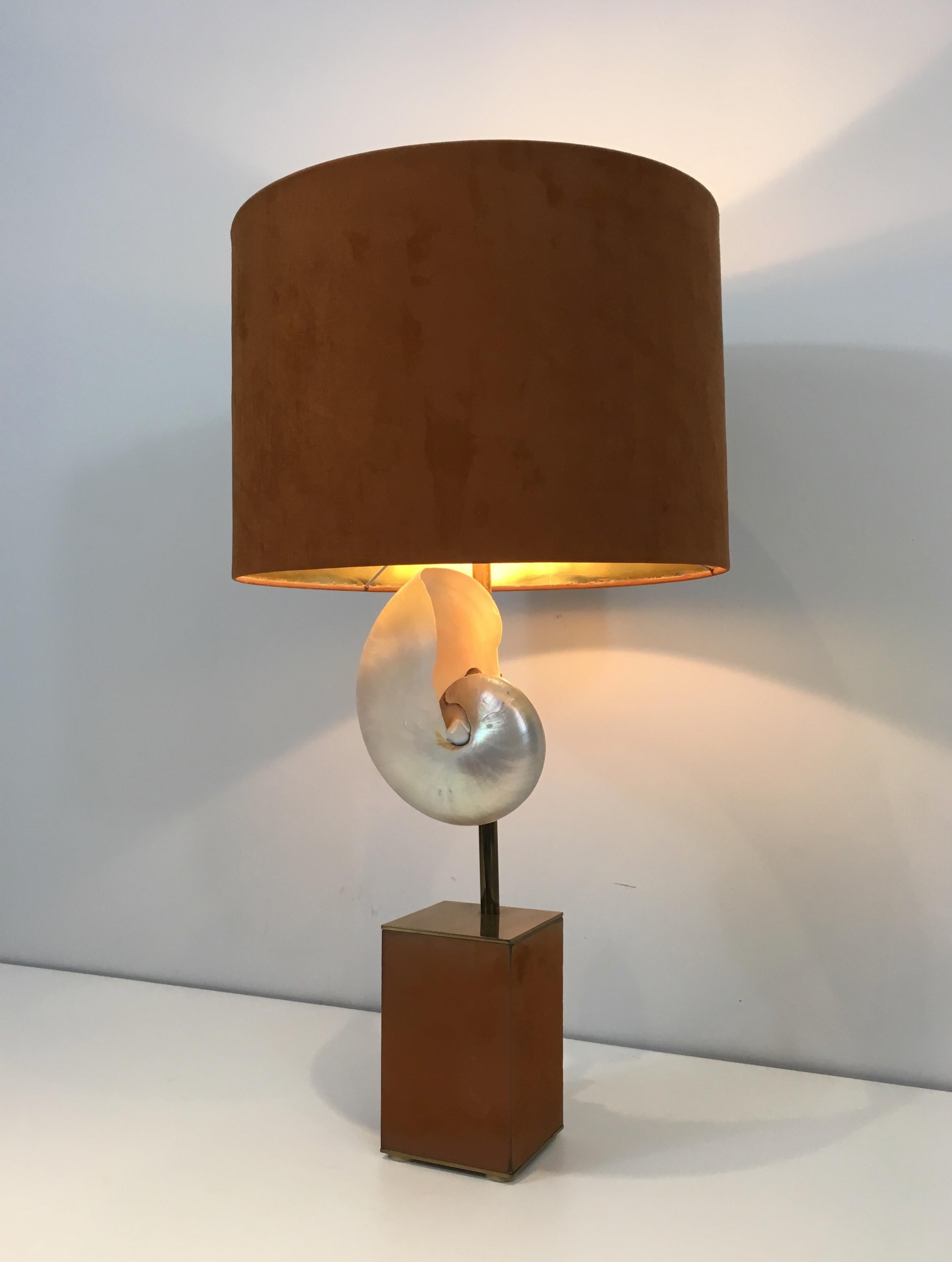 In the Style of Maison Jansen, Nautilus Shell Mounted into a Lamp (Französisch)