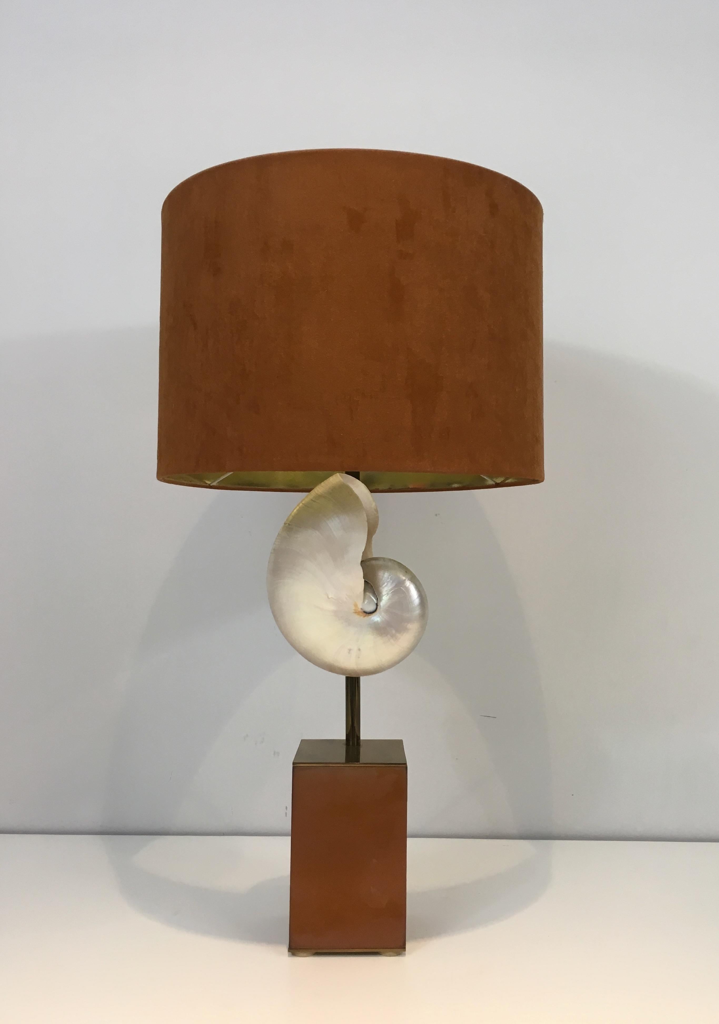 In the Style of Maison Jansen, Nautilus Shell Mounted into a Lamp im Zustand „Gut“ in Marcq-en-Barœul, Hauts-de-France