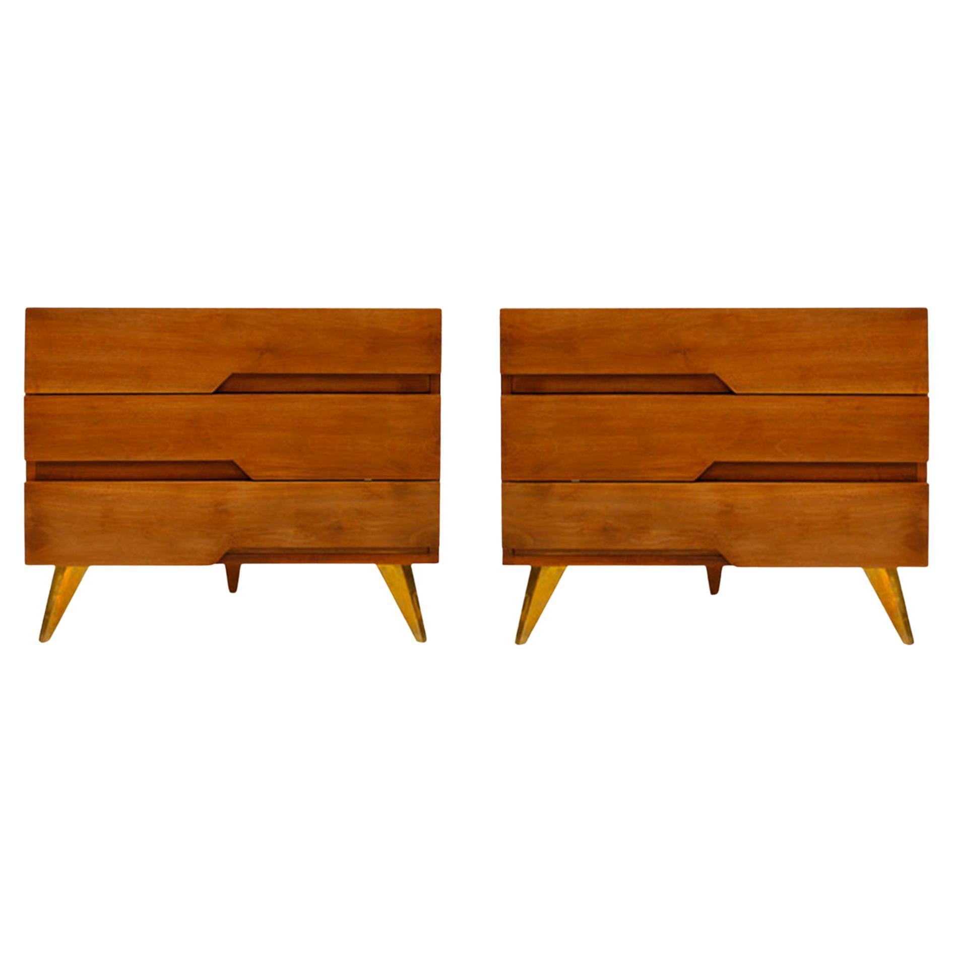 nello stile della modernità di metà secolo Coppia di comò italiani in legno massiccio in vendita