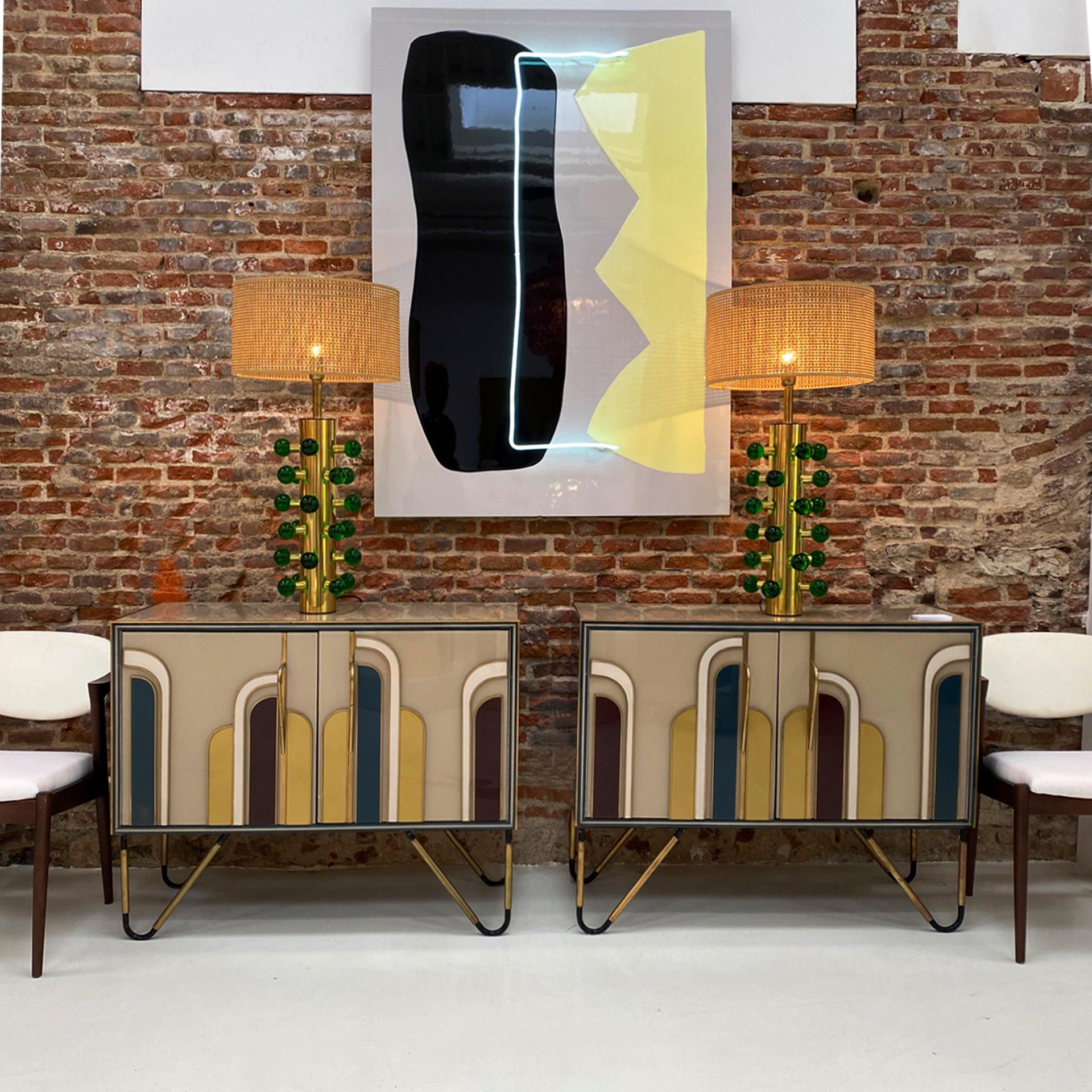 Al Estilo de las Lámparas de Mesa Italianas de Mediano Siglo Vidrio de Murano Verde y Base de Latón en venta 3