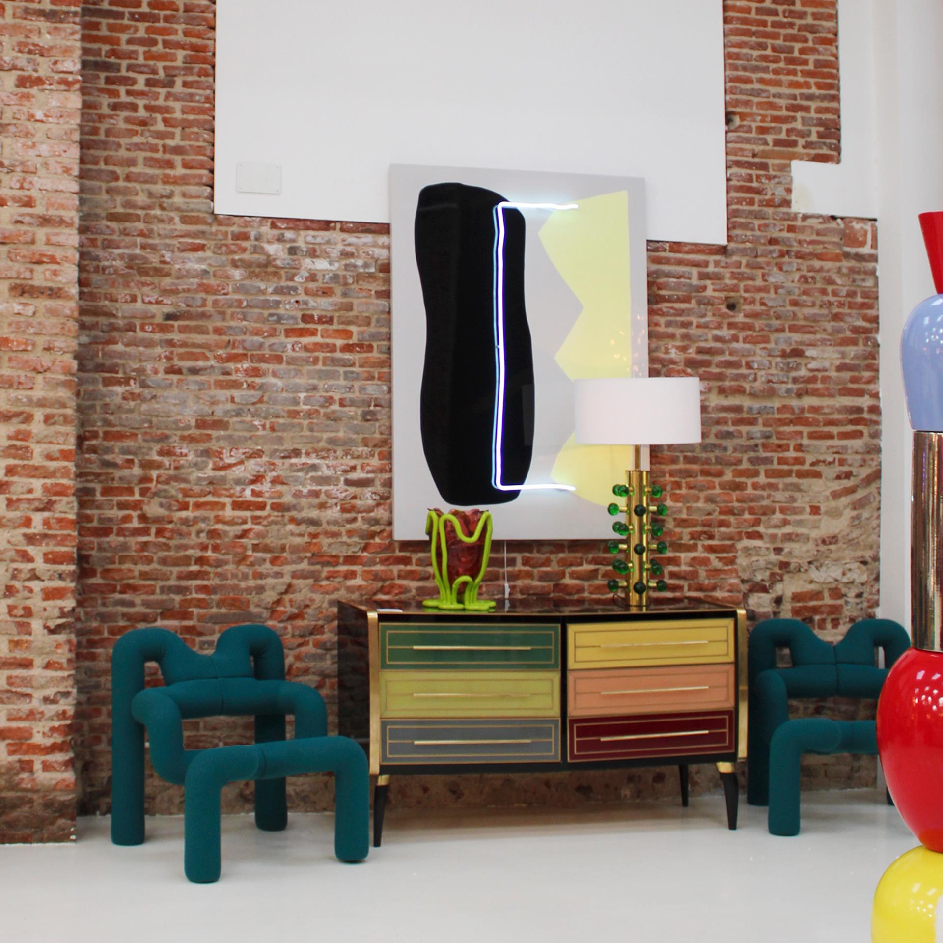 Al Estilo de las Lámparas de Mesa Italianas de Mediano Siglo Vidrio de Murano Verde y Base de Latón en venta 2