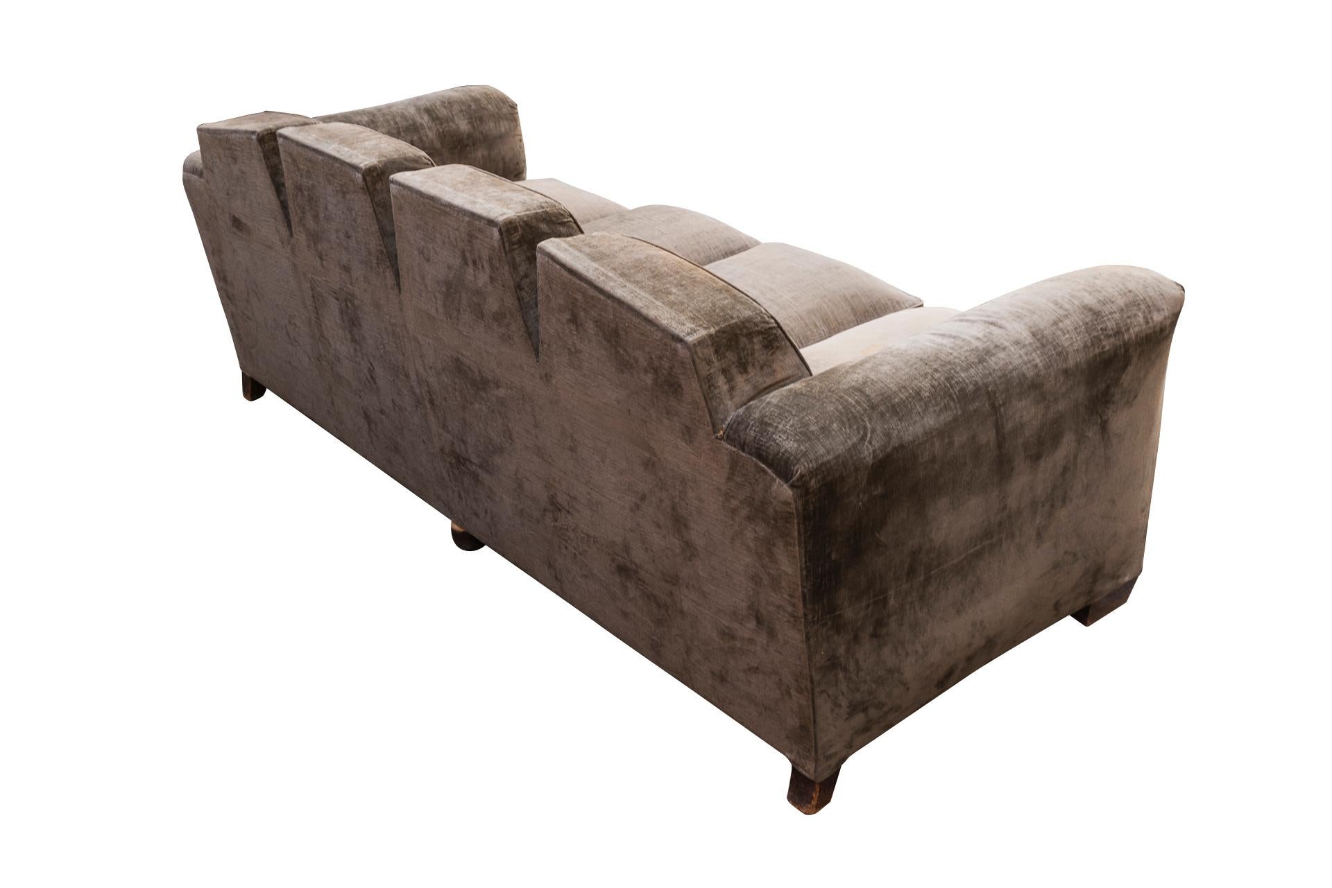 Im Stil von Paul Dupré-Lafon, Großes dreisitziges Sofa, Frankreich, um 1930 (Französisch) im Angebot