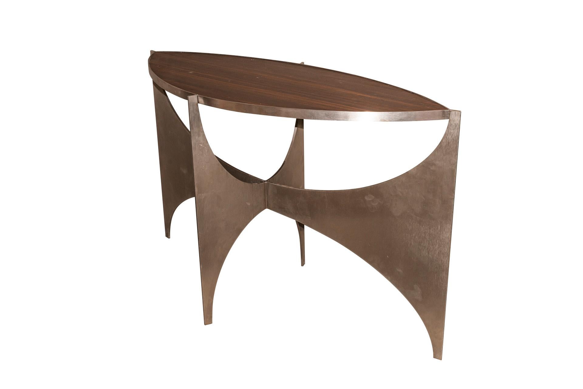 In the style of Philippe Hiquily, Console,
Aluminum and wood tabletop,
France, circa 1970.

Measures: Width 120 cm, Depth 50 cm, Height 73 cm.

Philippe Hiquily was a French sculptor and designer, who trained as a sculptor at the École des