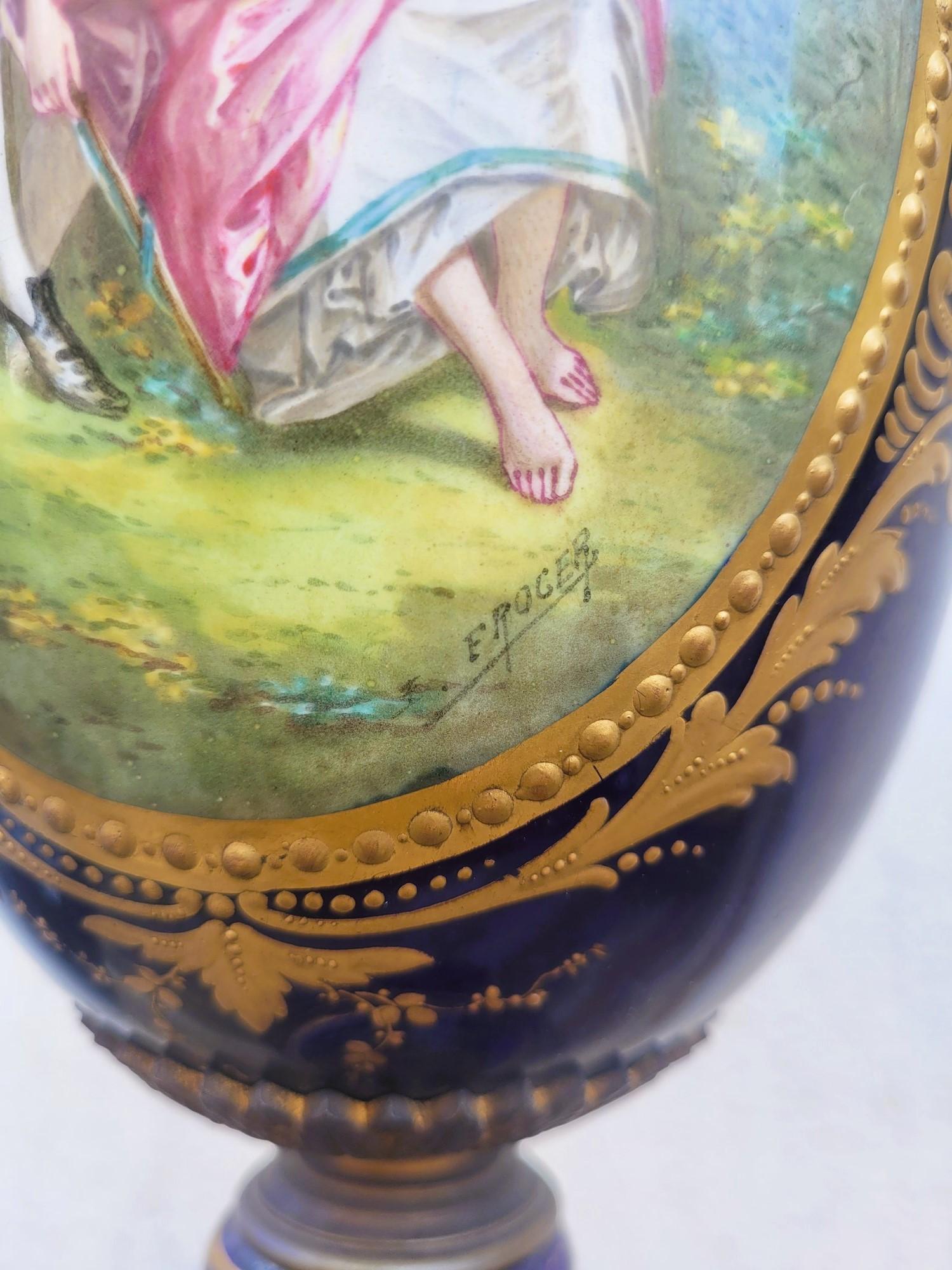 Al Estilo De Sèvres, Pareja De Jarrones De Porcelana Cubiertos, Siglo XIX en Bueno estado para la venta en MARSEILLE, FR