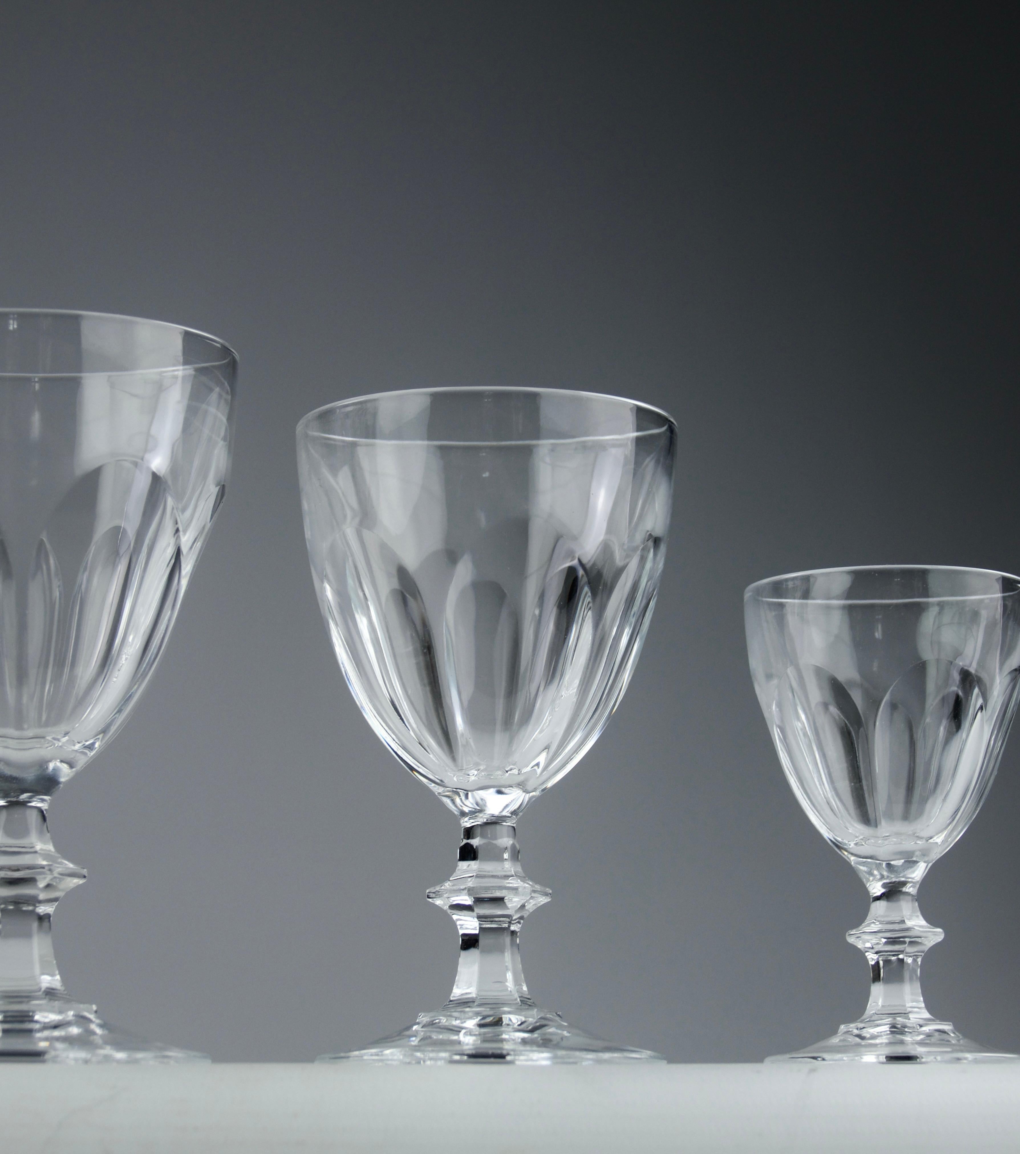 Nel gusto di Baccarat, Servizio di cristalli (84 pezzi), Francia, 1900 in vendita 7