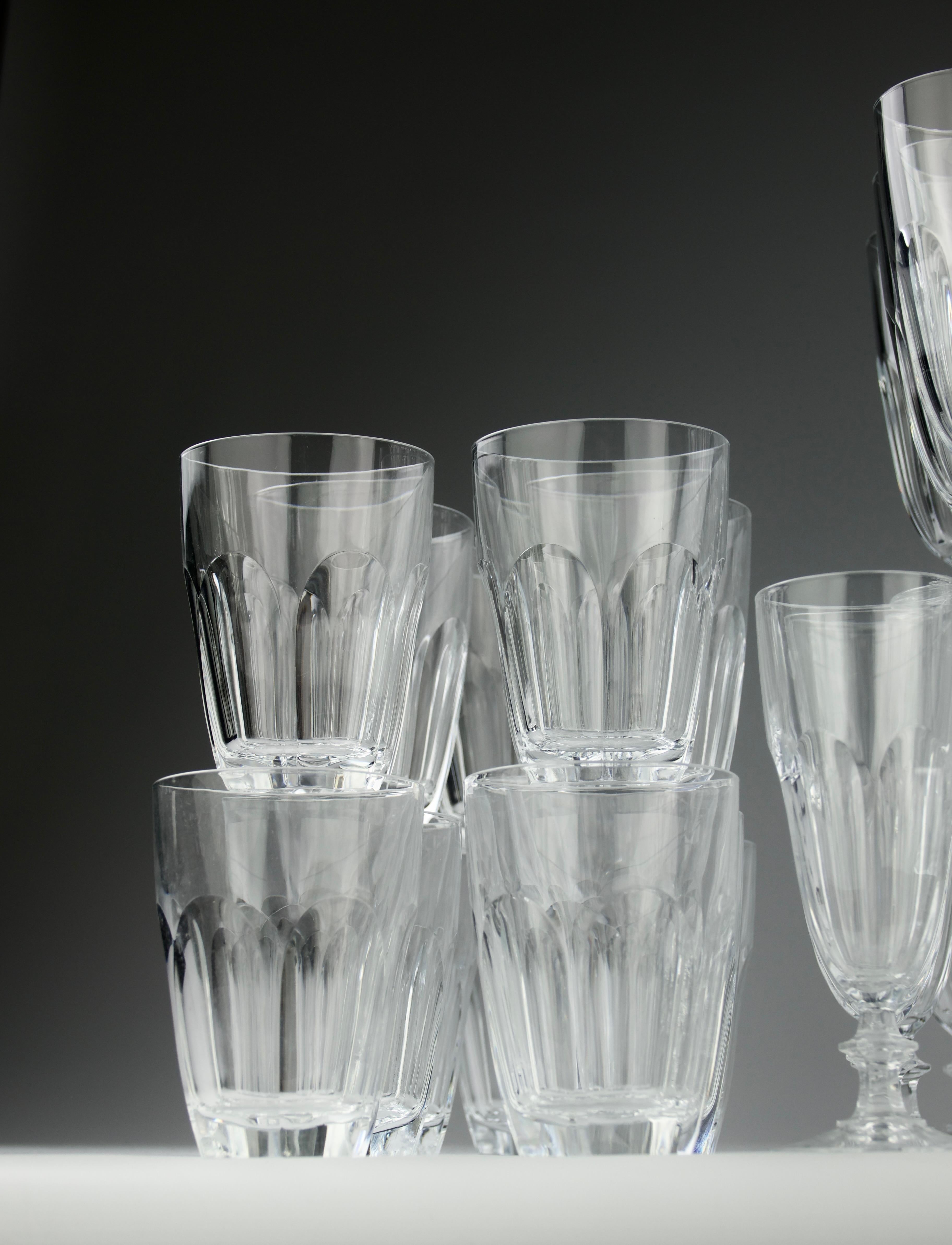 Romantico Nel gusto di Baccarat, Servizio di cristalli (84 pezzi), Francia, 1900 in vendita
