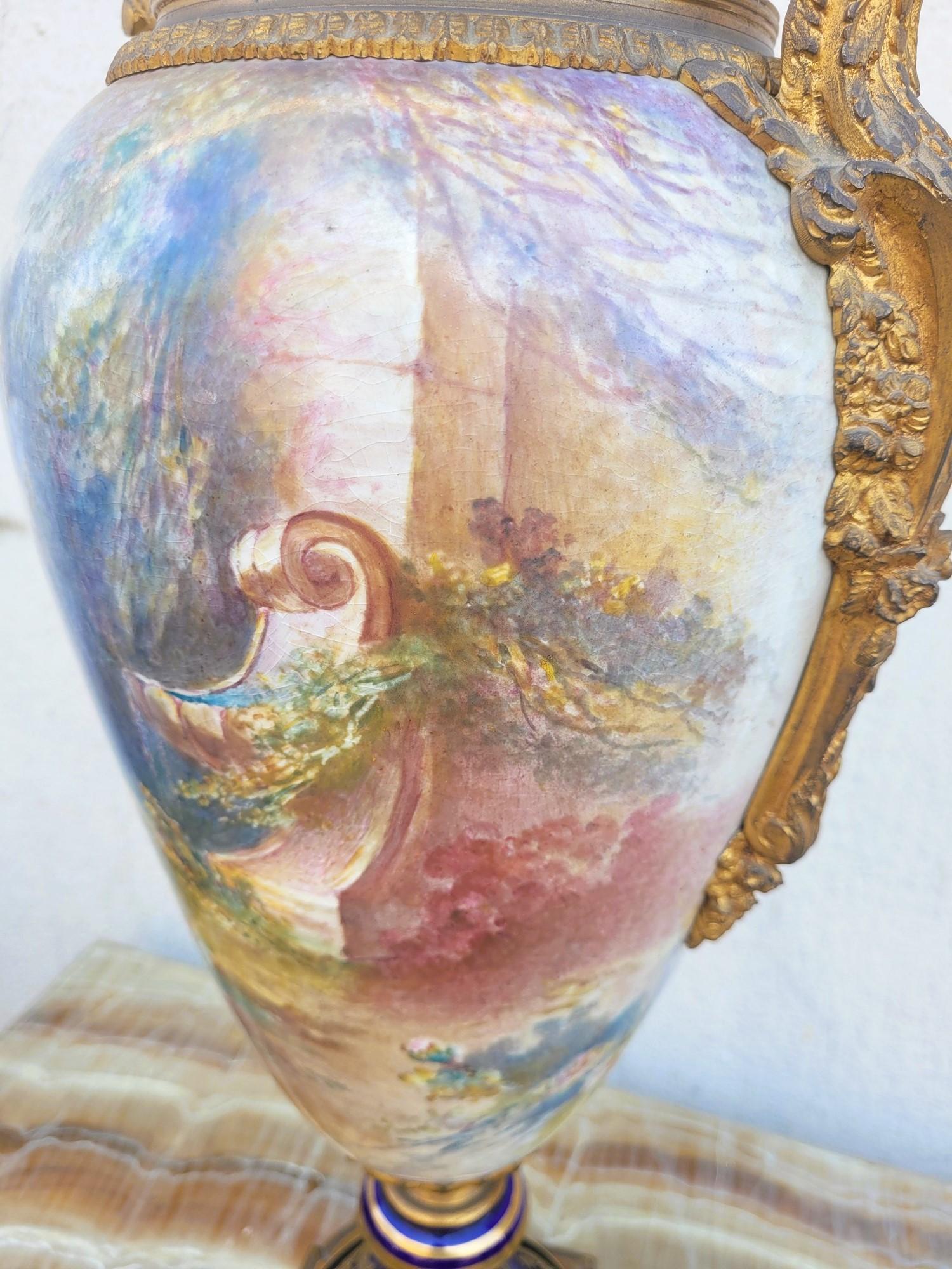 Dans le goût de Sèvres, grand vase en porcelaine et bronze, XIXe siècle en vente 6