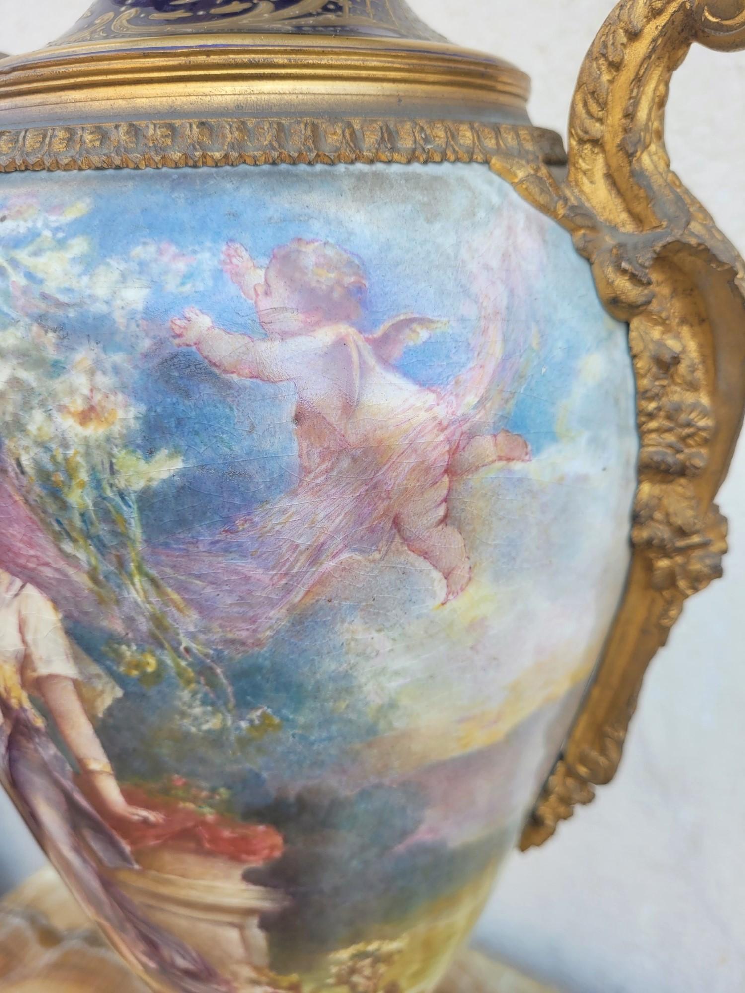 Dans le goût de Sèvres, grand vase en porcelaine et bronze, XIXe siècle Bon état - En vente à MARSEILLE, FR