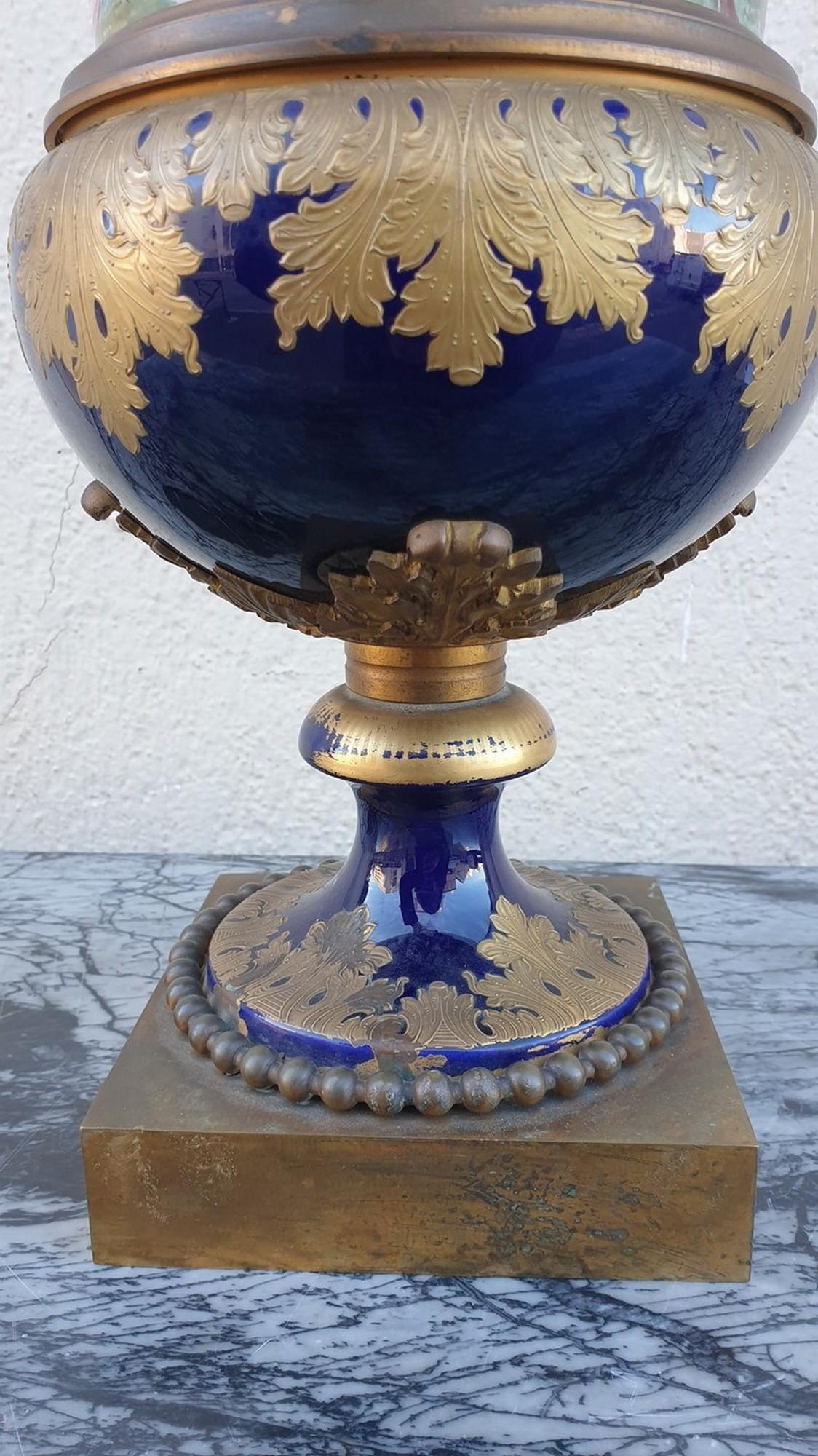 In The Taste Of Sèvres, Medici Vase, Napoleon III, 19th Century For Sale 7