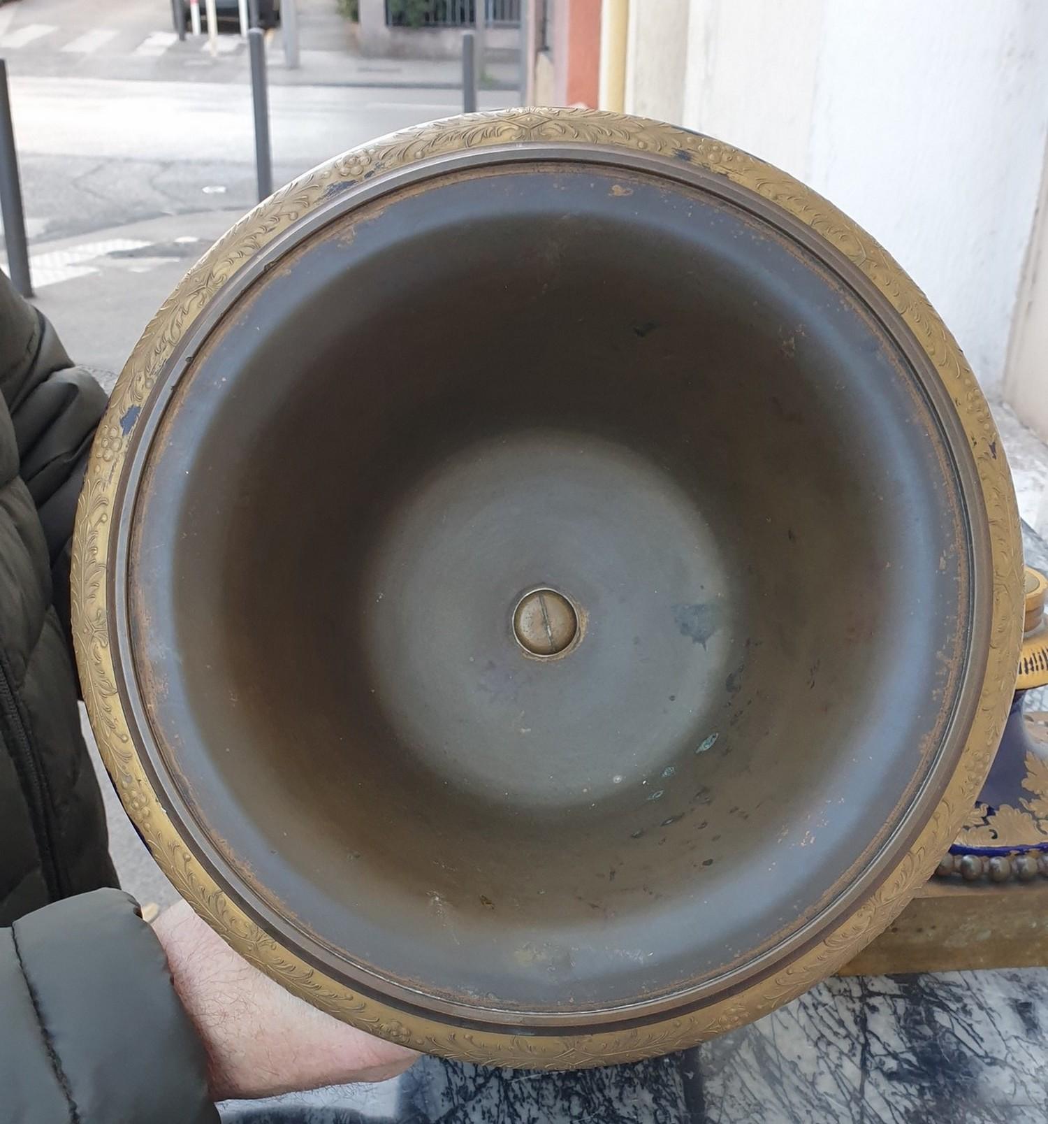 In The Taste Of Sèvres, Medici Vase, Napoleon III, 19th Century For Sale 10