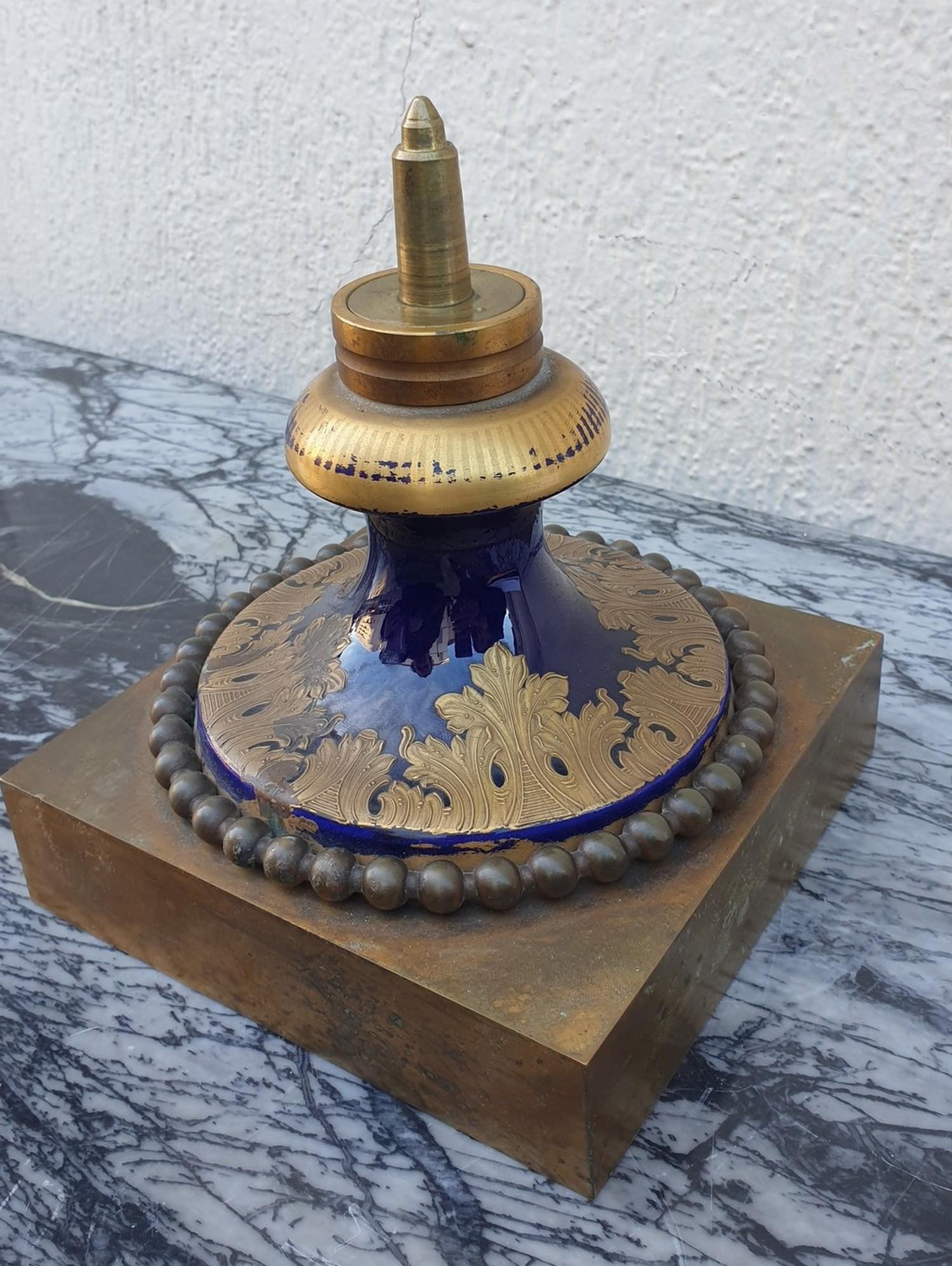 In The Taste Of Sèvres, Medici Vase, Napoleon III, 19th Century For Sale 11