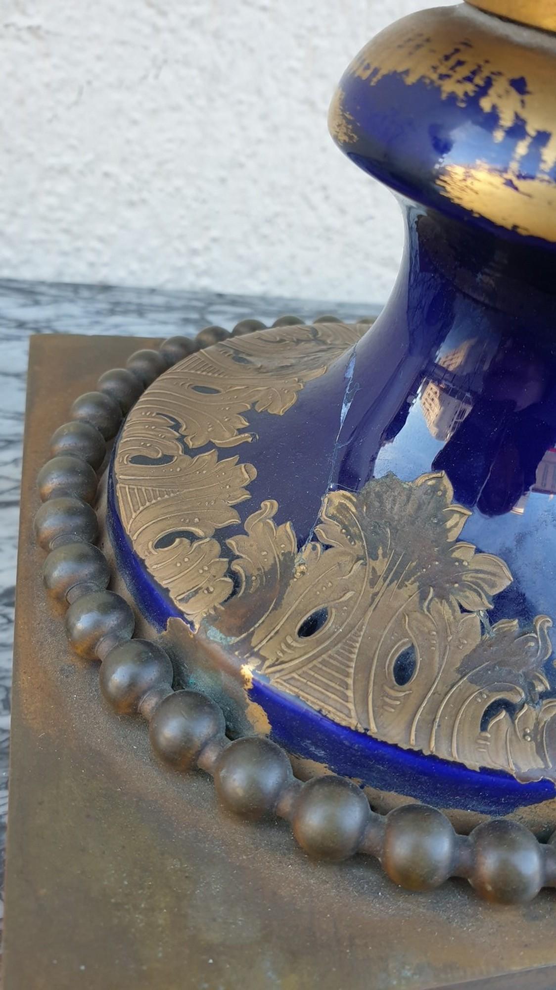 In The Taste Of Sèvres, Medici Vase, Napoleon III, 19th Century In Good Condition For Sale In MARSEILLE, FR