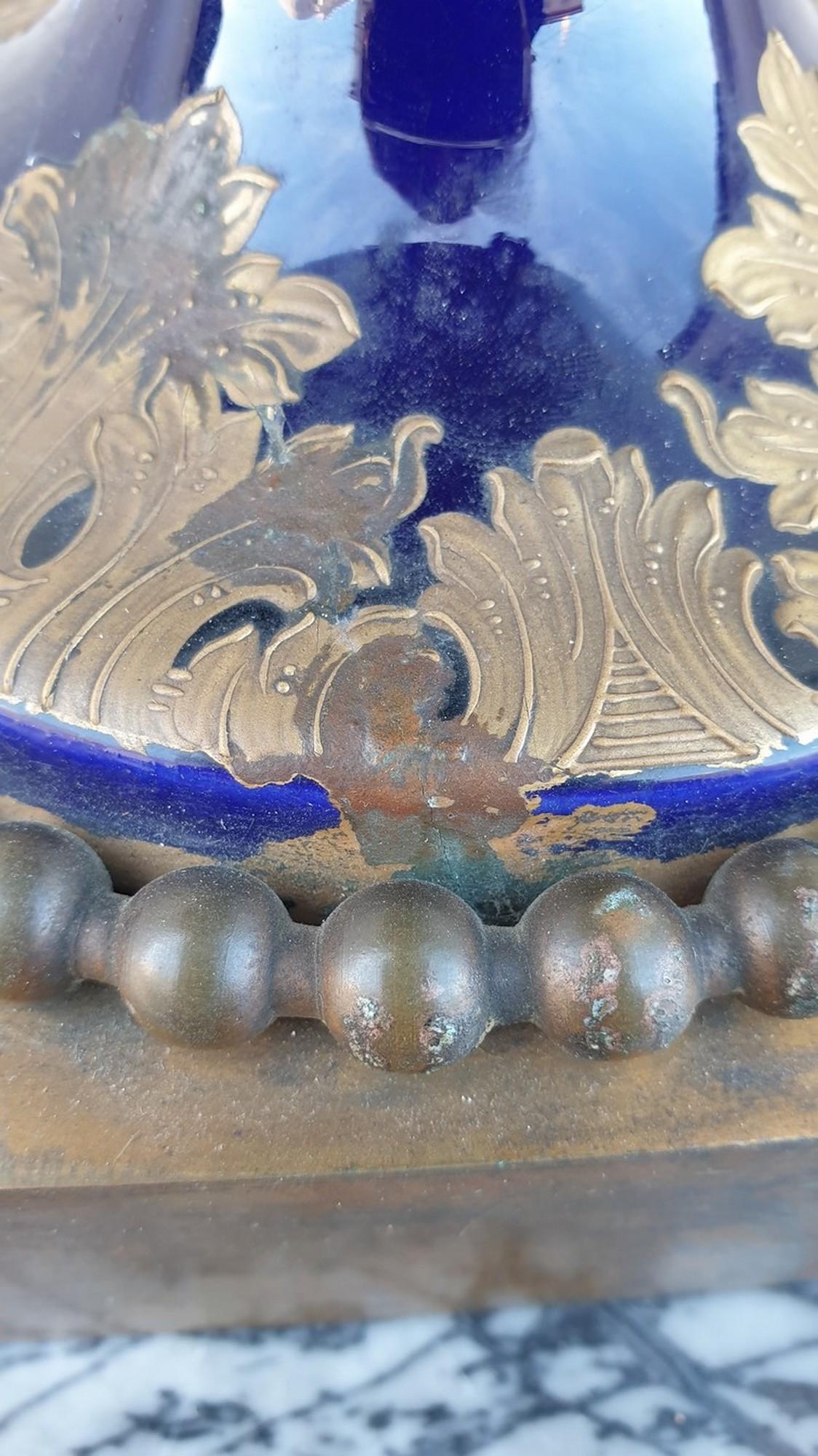 In The Taste Of Sèvres, Medici Vase, Napoleon III, 19th Century For Sale 3
