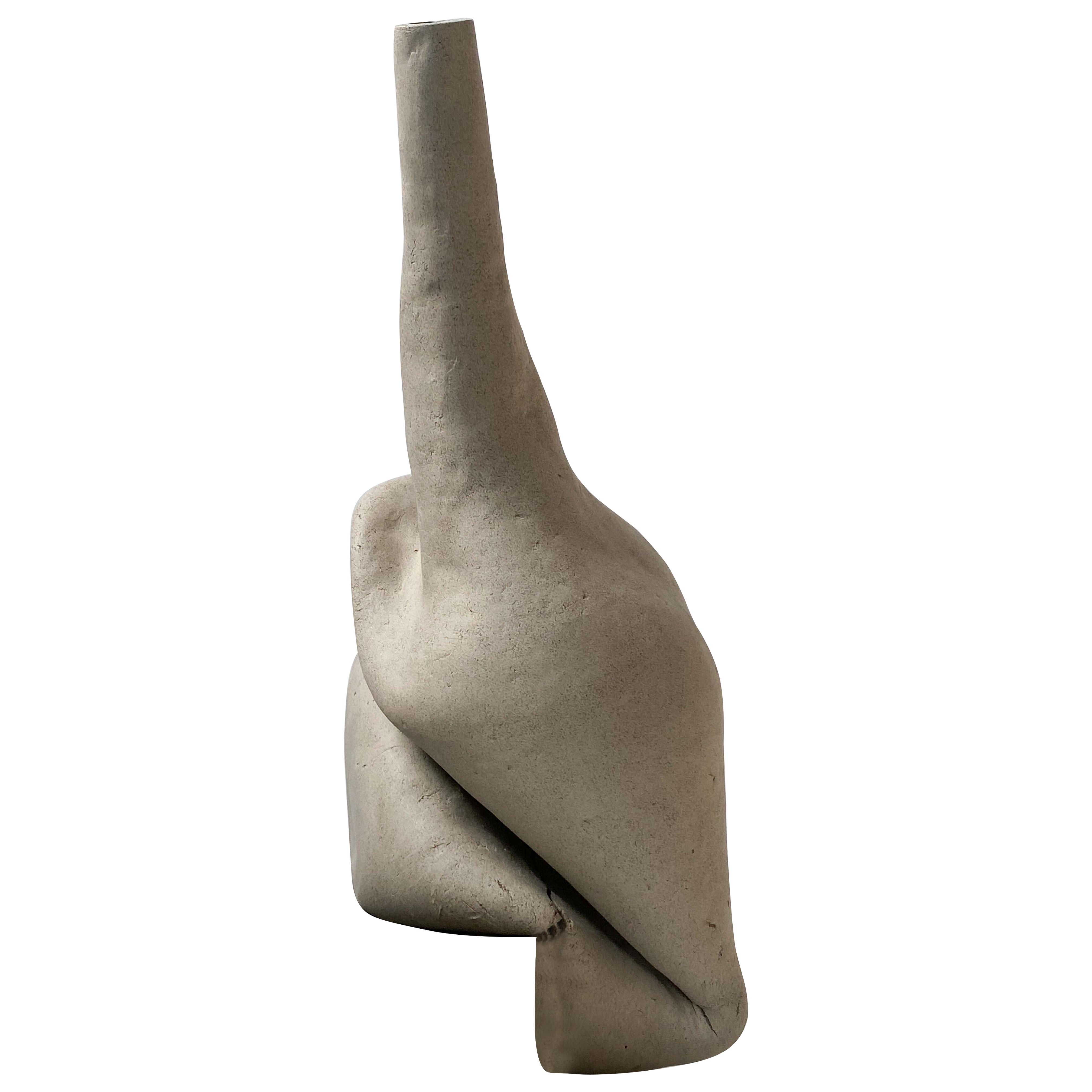 Dekorative Keramikvase In The Windowsill II von Lillian Tørlen