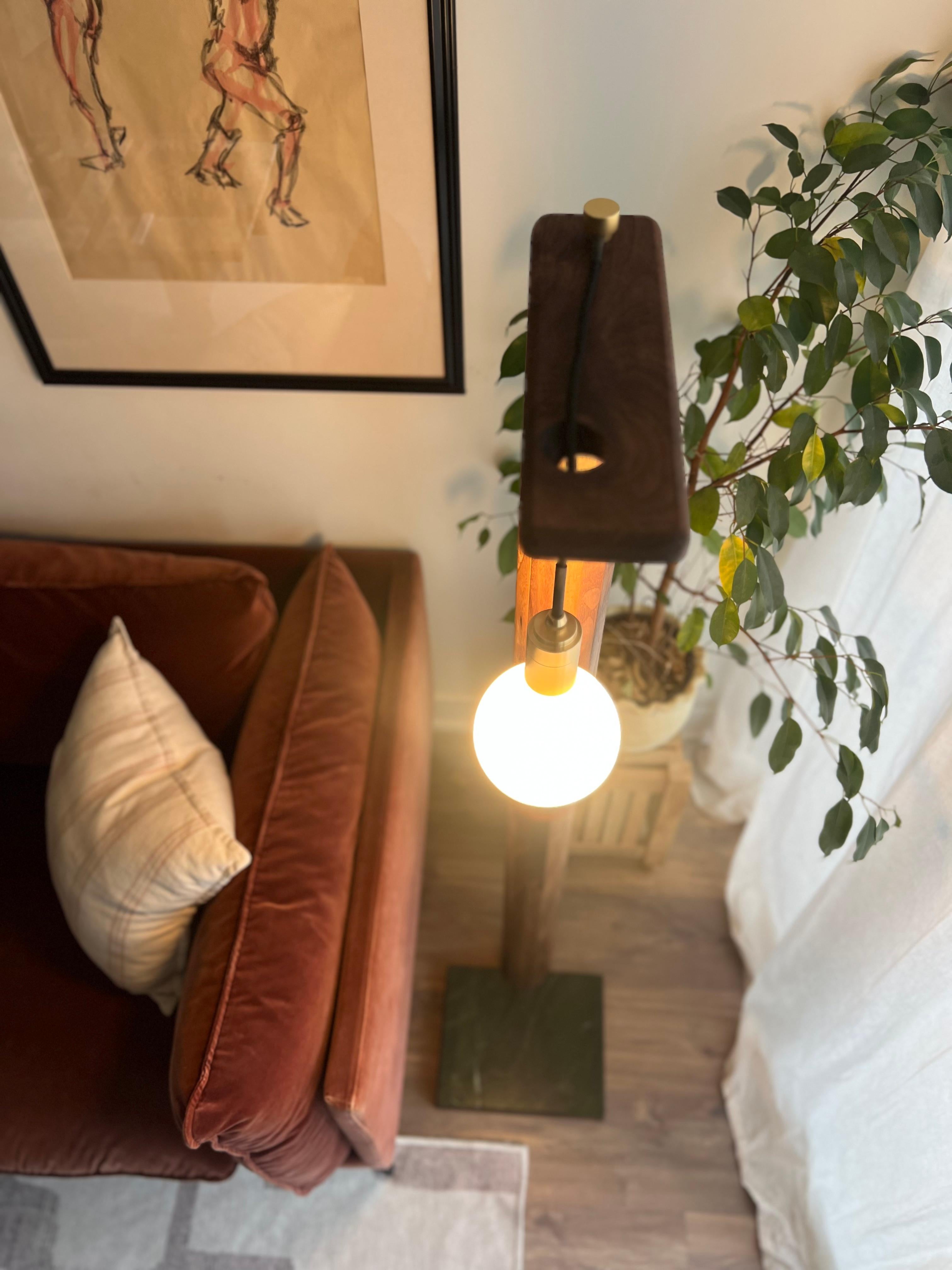 Lampada da terra iN-v1 in noce e pietra in vendita 3