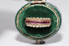 In very good condition. Total weight is 3.5 grams. Totally is diamond 0.40 ct.