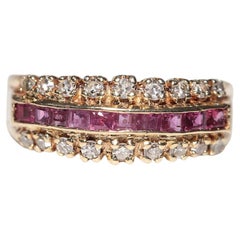 In very good condition. Total weight is 3.5 grams. Totally is diamond 0.40 ct.